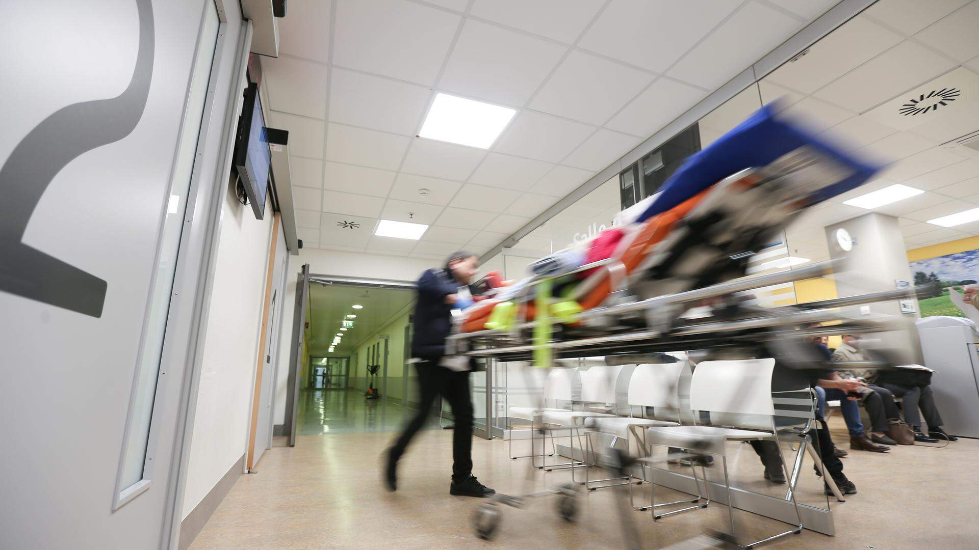 Doctors Warn Of Longer A E Waiting Times As Staff Shortages Loom