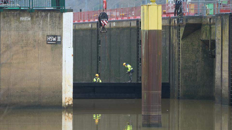 Les éclusages durgence sur la Moselle se déroulent plus rapidement que