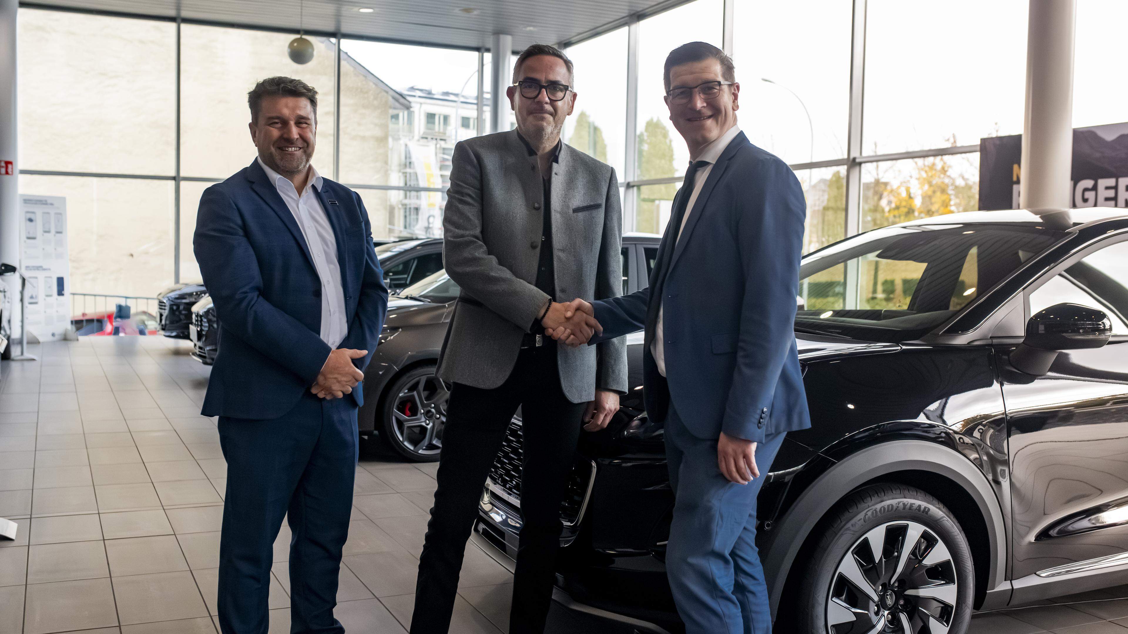 De g. à d.: Marc Devillet (CEO d'Autopolis), Ernest Pirsch (CEO du Garage Pirsch) et Koen Klaesen (CEO de Van Mossel Belux).