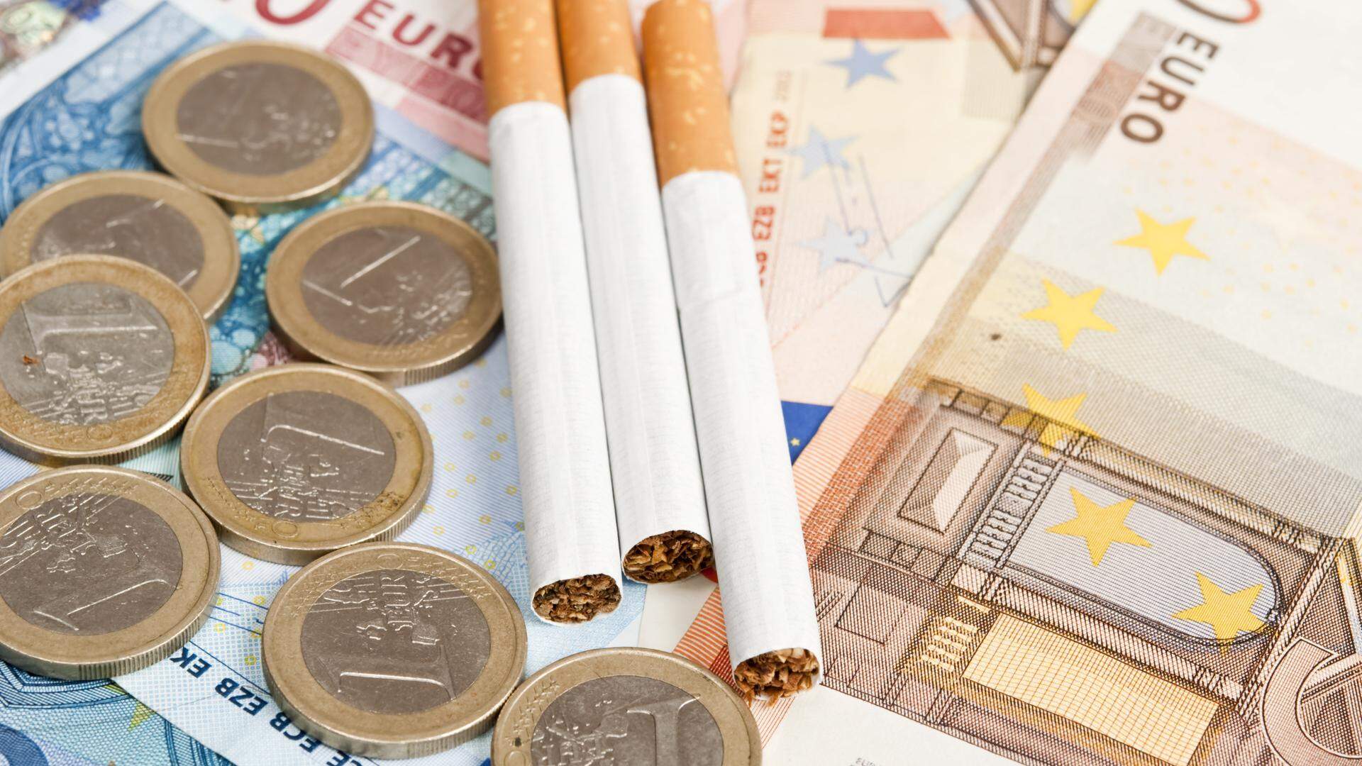 Les prix de nombreux paquets de 20 cigarettes et de tabac à rouler augmentent de 10 à 60 centimes en France métropolitaine.