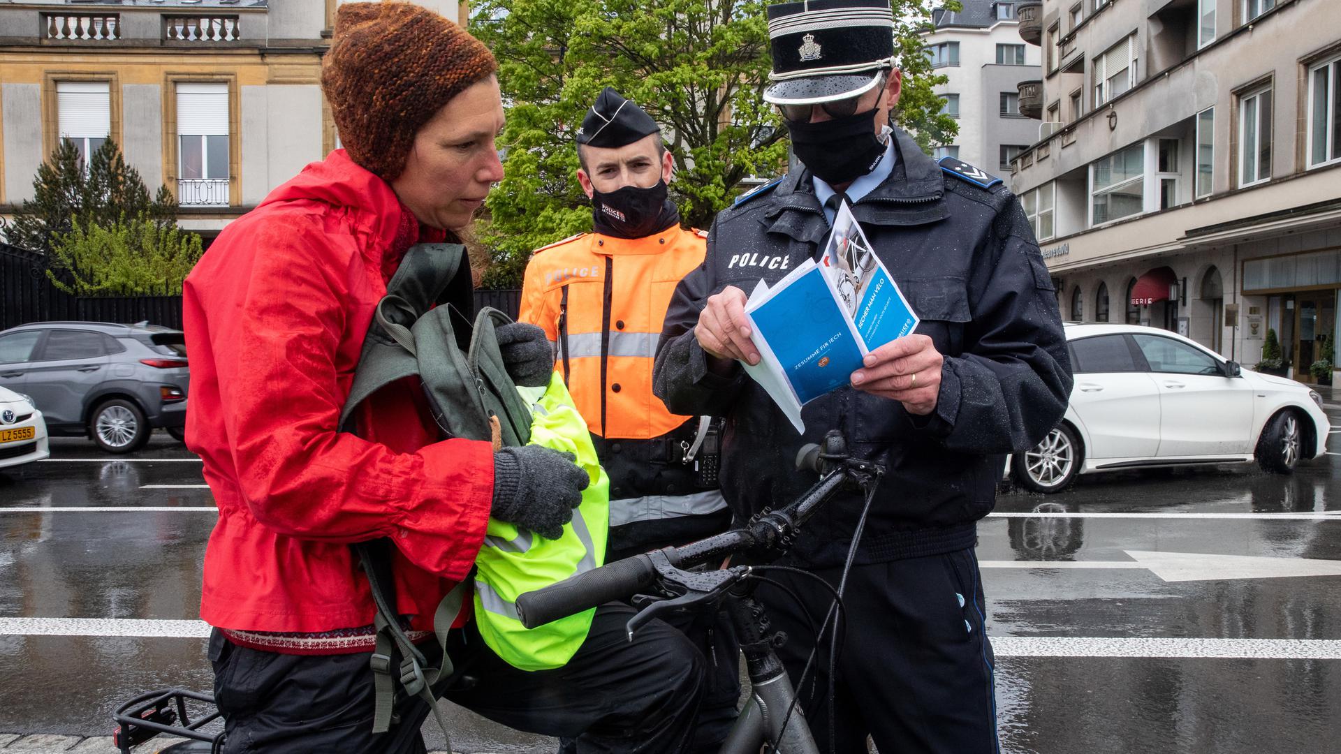 Lok , Sensibilisierungsaktion für die Fahrrradfahrer durch die Polizei , Fahrrad , Velo Foto:Guy Jallay/Luxemburger Wort