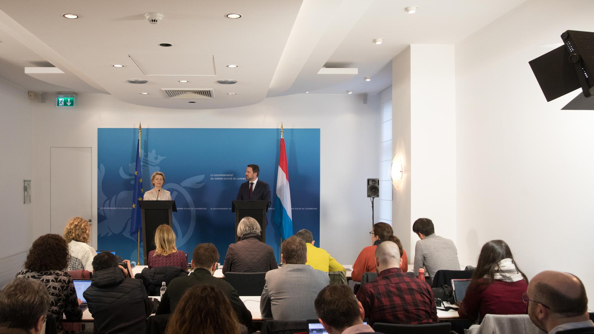 Face à Ursula von der Leyen, Xavier Bettel a pourfendu les coupes budgétaires dans la fonction publique européenne.