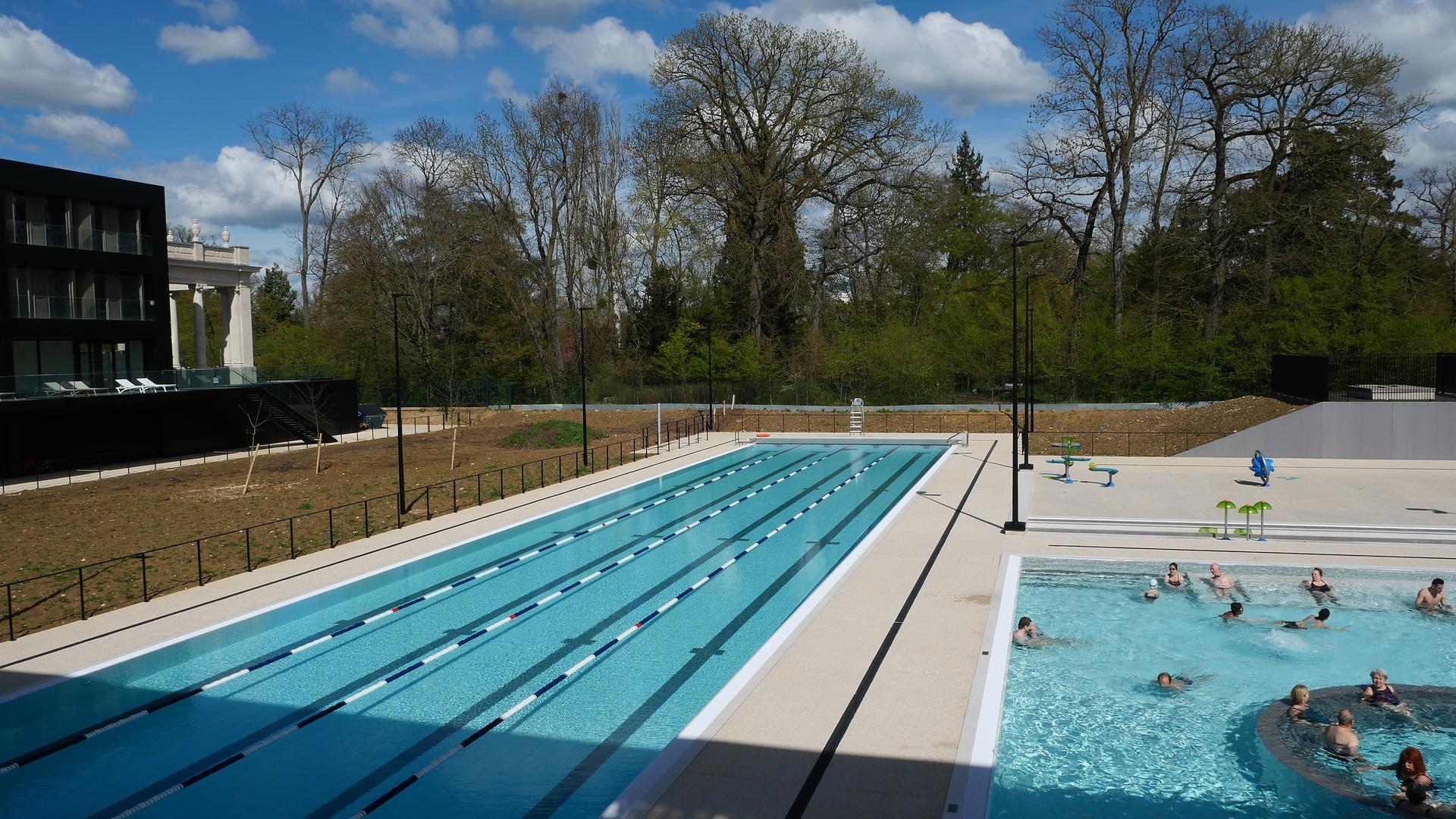Les nageurs pourront profiter d'un bassin sportif en extérieur.