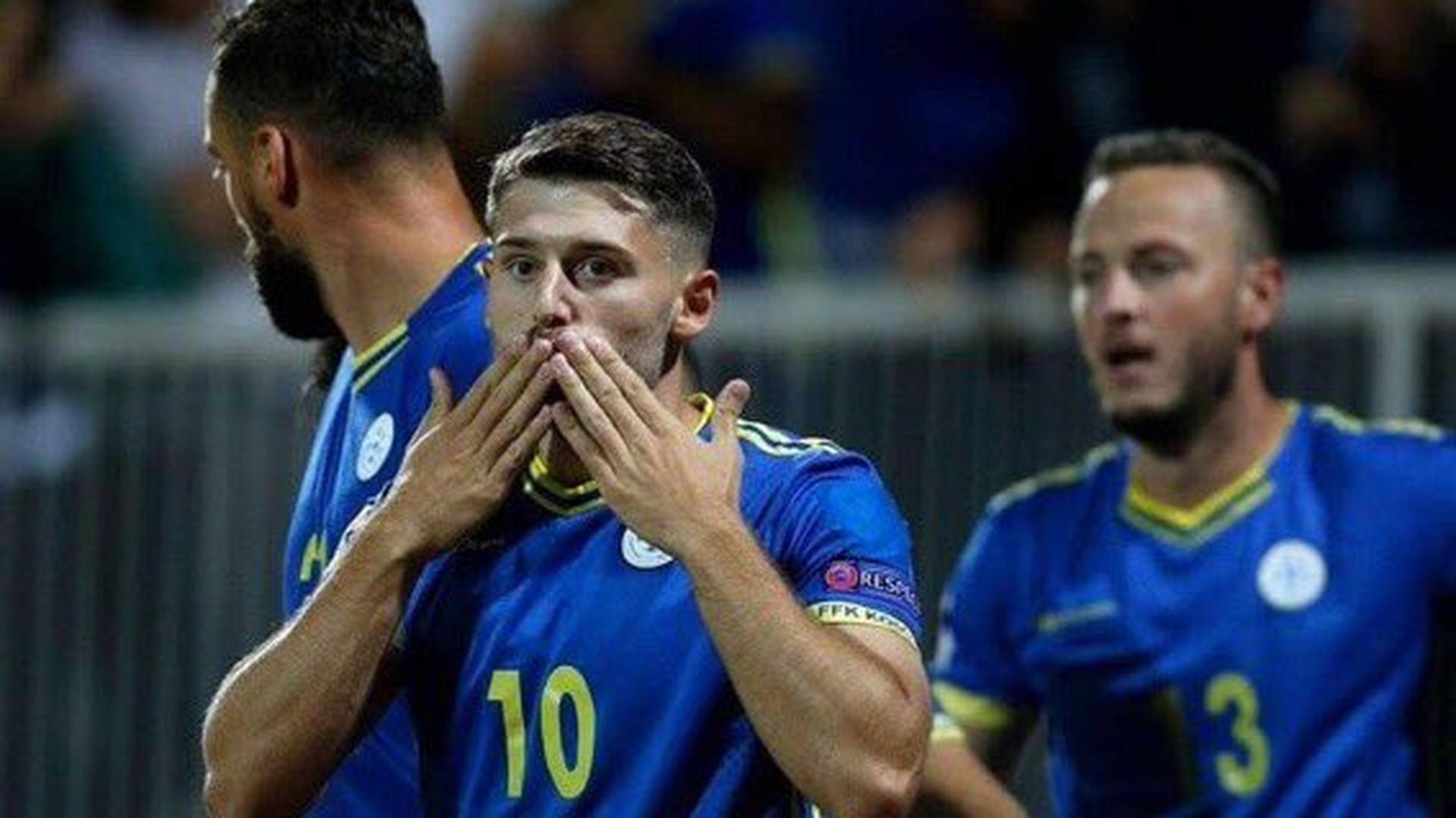 Arber Zeneli, le joueur de Heerenveen, a inscrit trois buts contre l'Azerbaïdjan. Le Kossovo a servi les intérêts luxembourgeois.