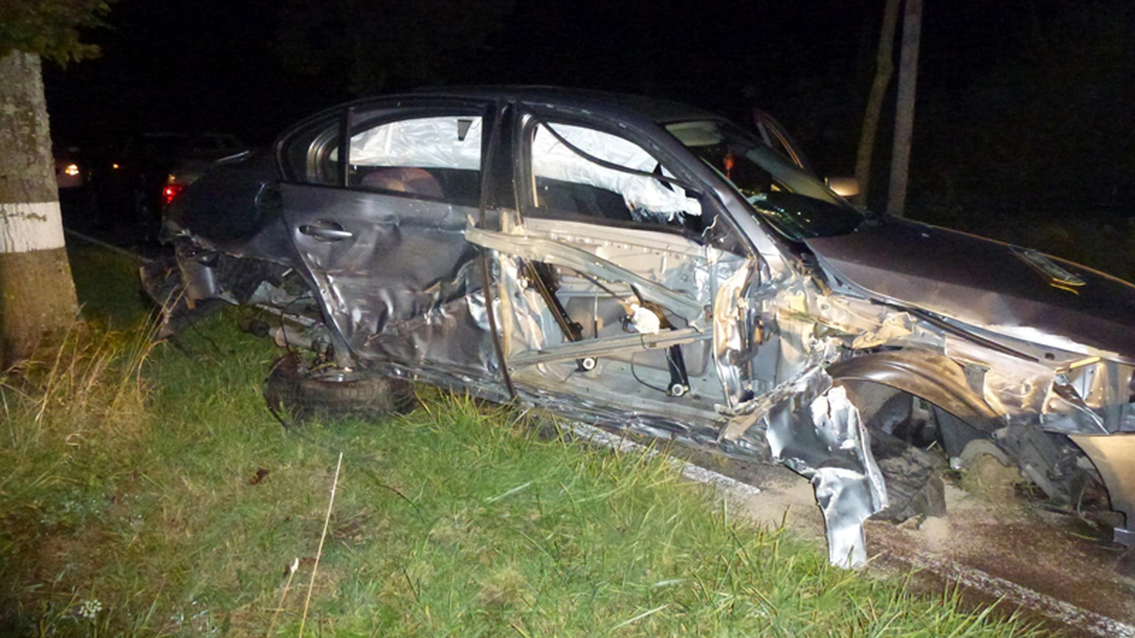 Voiture Détruite Dans Un Accident De La Circulation Sur La Route