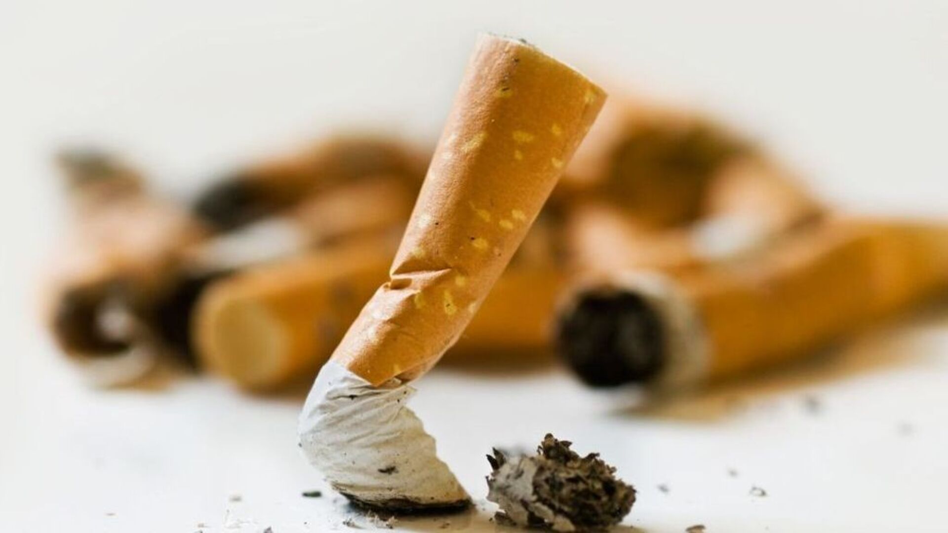 Plus de marque, le paquet de cigarettes neutre arrive | Virgule