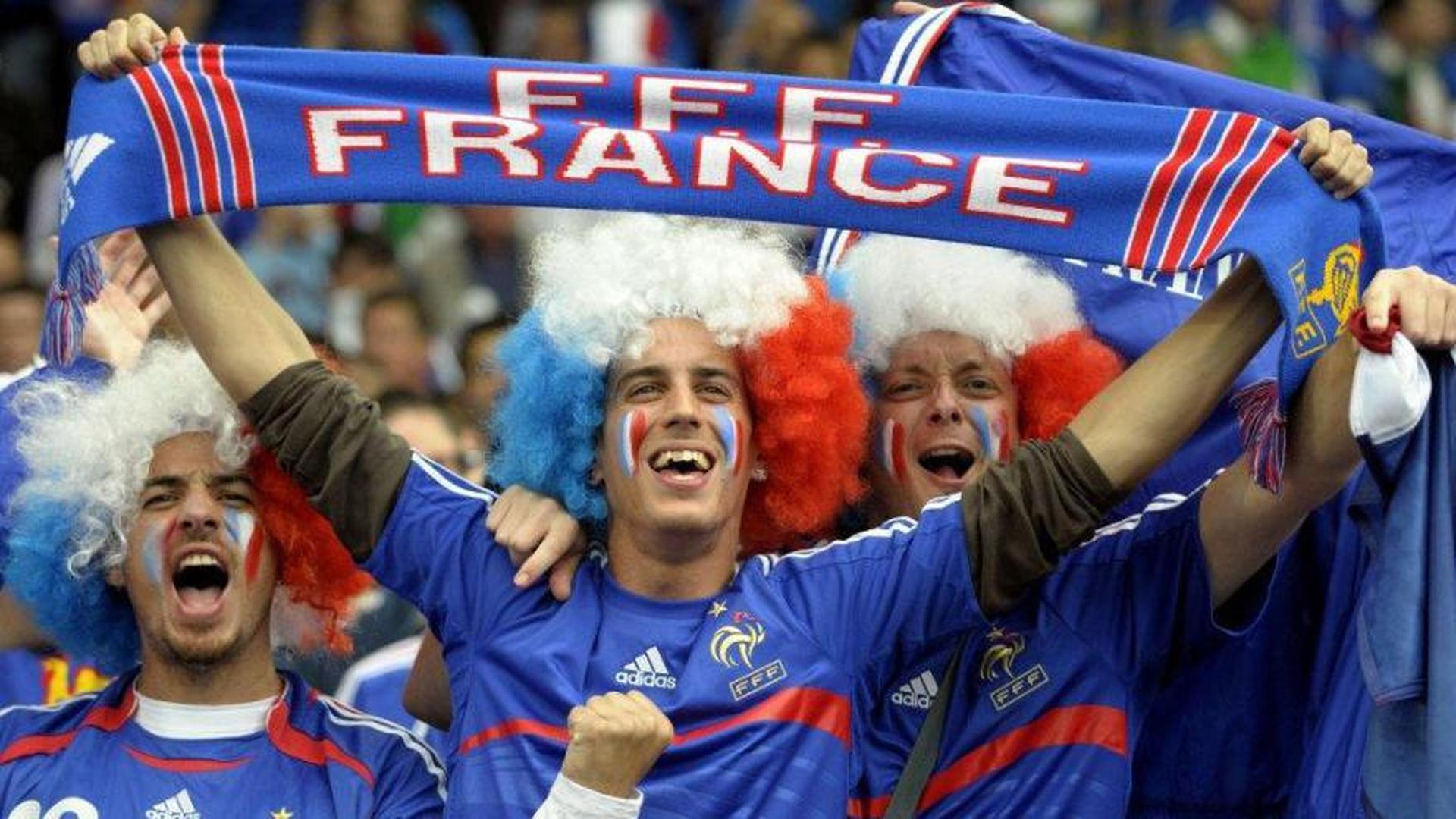 C'est à eux de jouer: les Bleus affrontent ce vendredi soir la Roumanie au Stade de France en ouverture de l'Euro-2016, dans un pays qui ne demande qu'à vibrer aux exploits d'Antoine Griezmann et Paul Pogba.