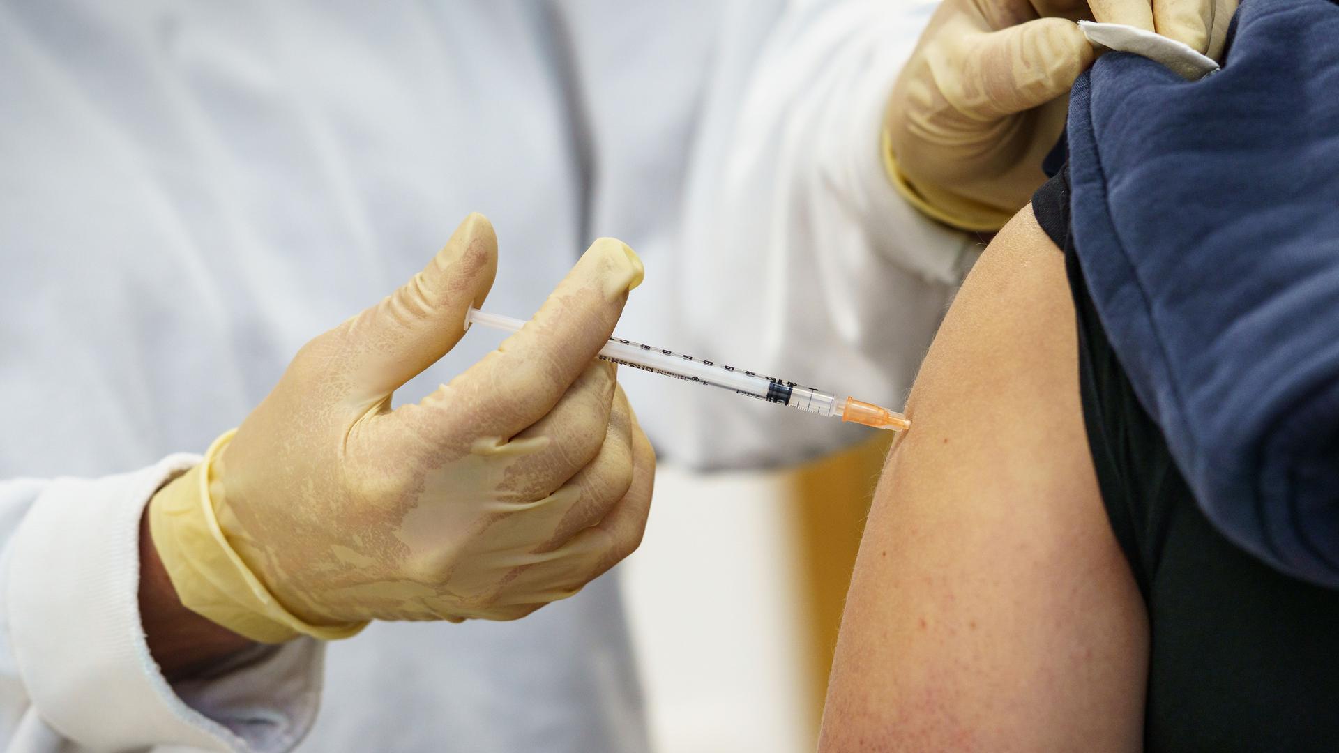 Le 28 décembre 2020, la campagne de vaccination anti-covid luxembourgeoise débutait par l'injection du sérum à deux infirmiers.