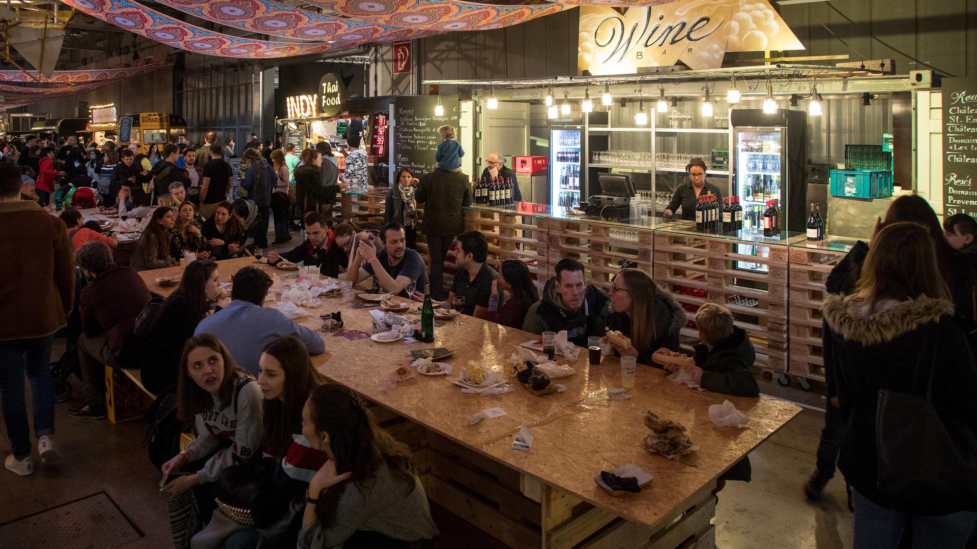 L'Urban Food Village, dont fait partie cette année encore le "Wine Bar", a beaucoup à offrir non seulement sur le plan culinaire, mais aussi sur le plan culturel.