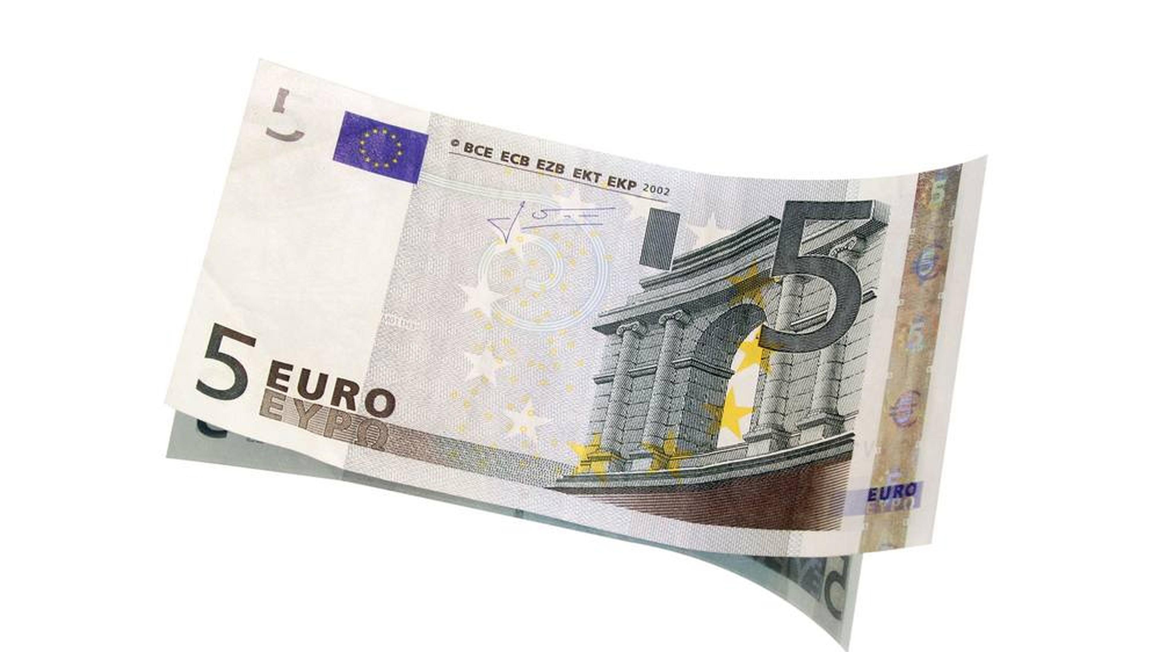 Le nouveau billet de 5 euros a été dévoilé par Mario Draghi, le premier  d'une série baptisée Europe