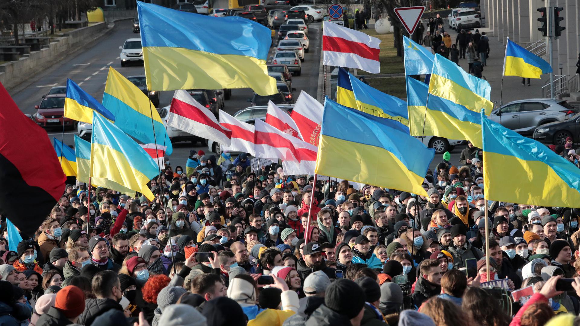 Samedi dernier, des manifestants ont participé à un rassemblement à Kiev montrant leur unité.