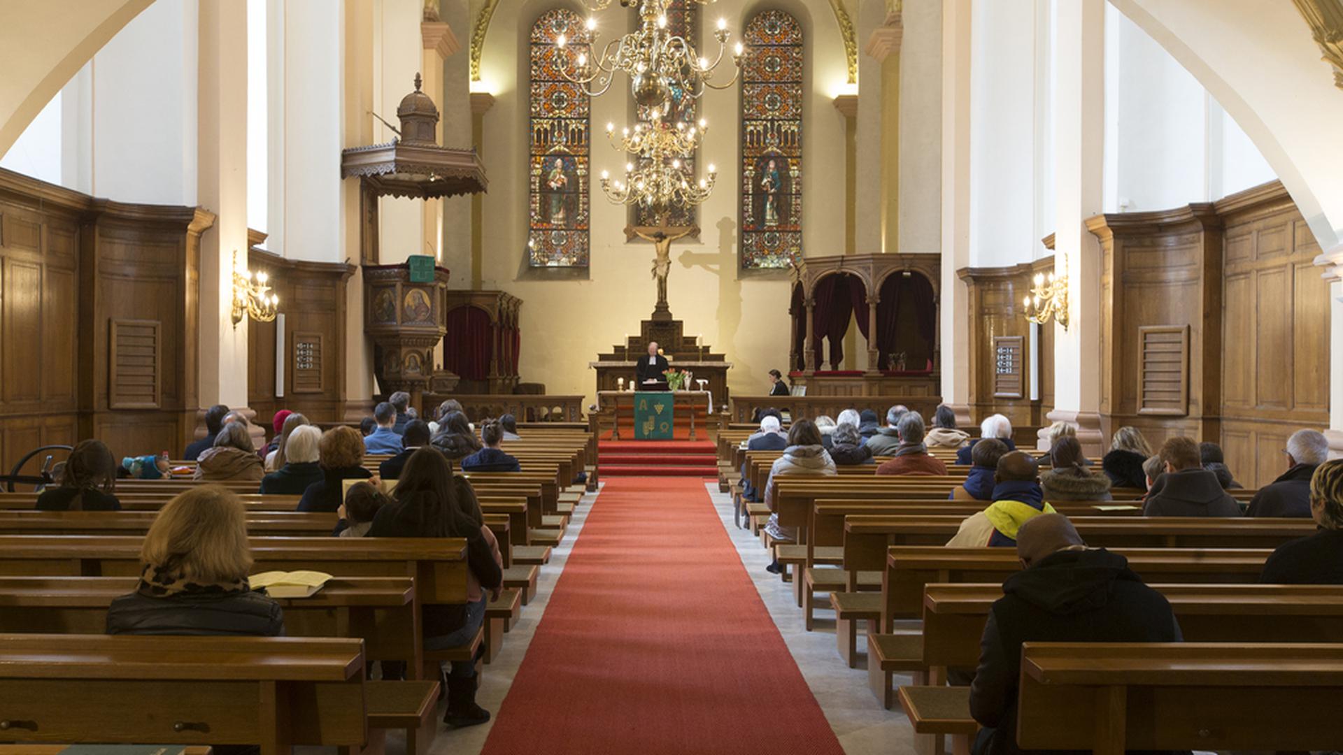 Dans le choeur de l'église se trouve toujours la loge grand-ducale fabriquée tout spécialement pour la dynastie protestante Nassau-Weilburg qui reprend le trône en 1890