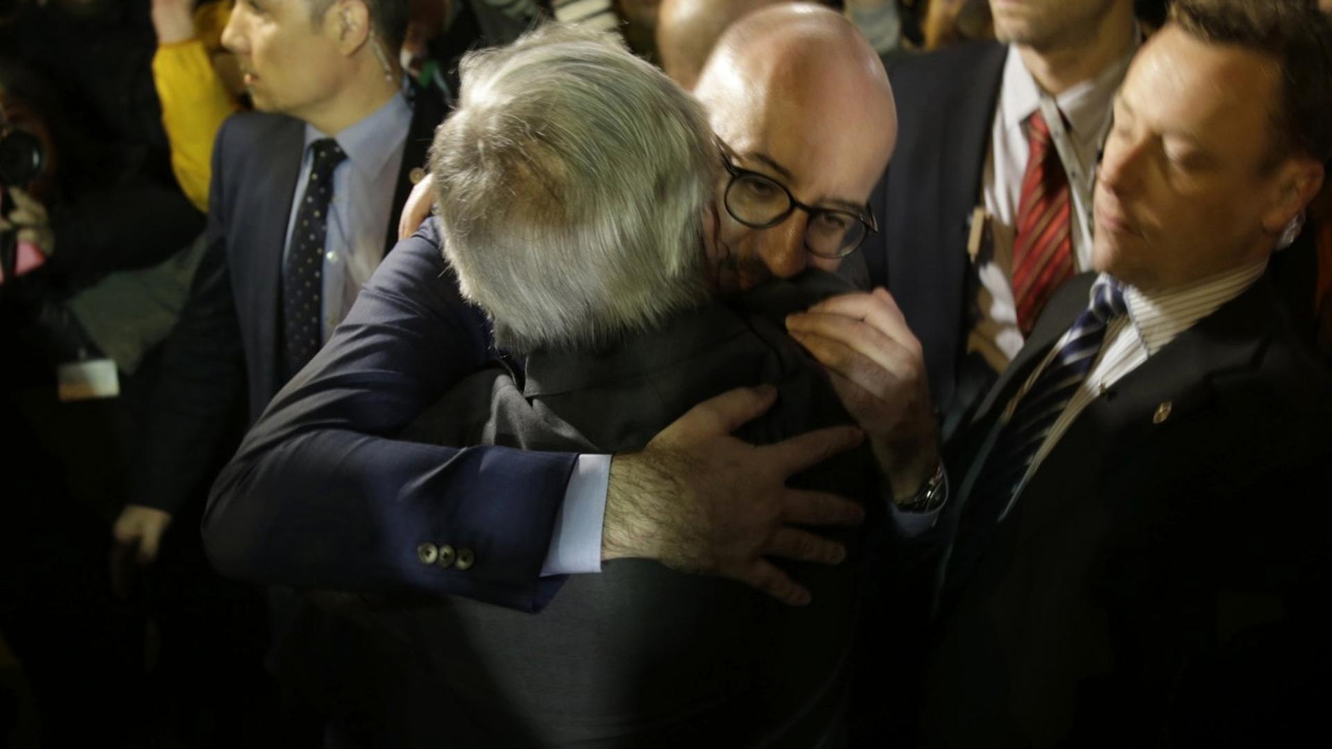 Le Premier ministre belge Charles Michel et le président de la Commission européenne, Jean-Claude Juncker, se sont rendus à la place de la Bourse