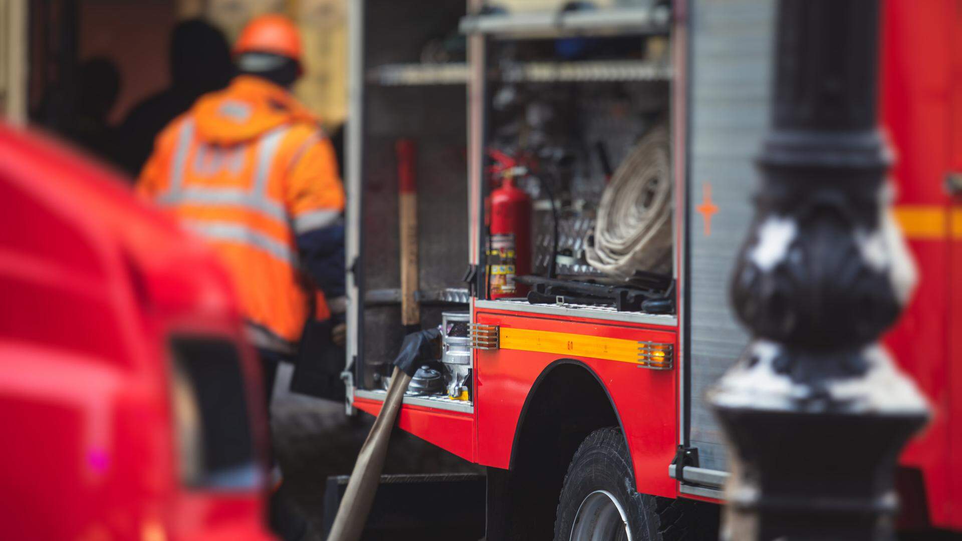 Après de nombreuses heures à combattre l'incendie, les hommes du feu sont parvenus à le maîtriser.