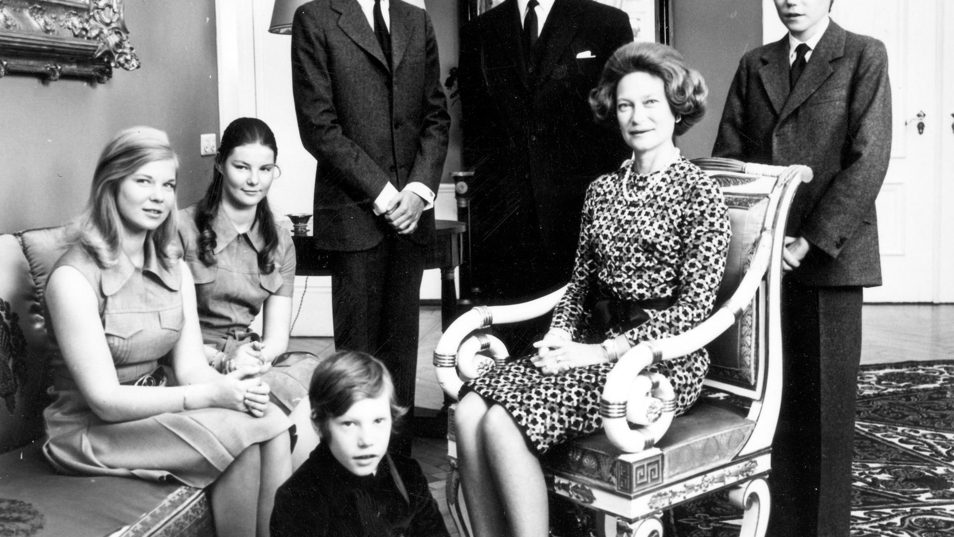 Jean de Luxembourg avec son épouse Joséphine Charlotte de Luxembourg et ses enfants: Marie-Astrid, Henri, Jean, Margaretha et Guillaume, en 1972.