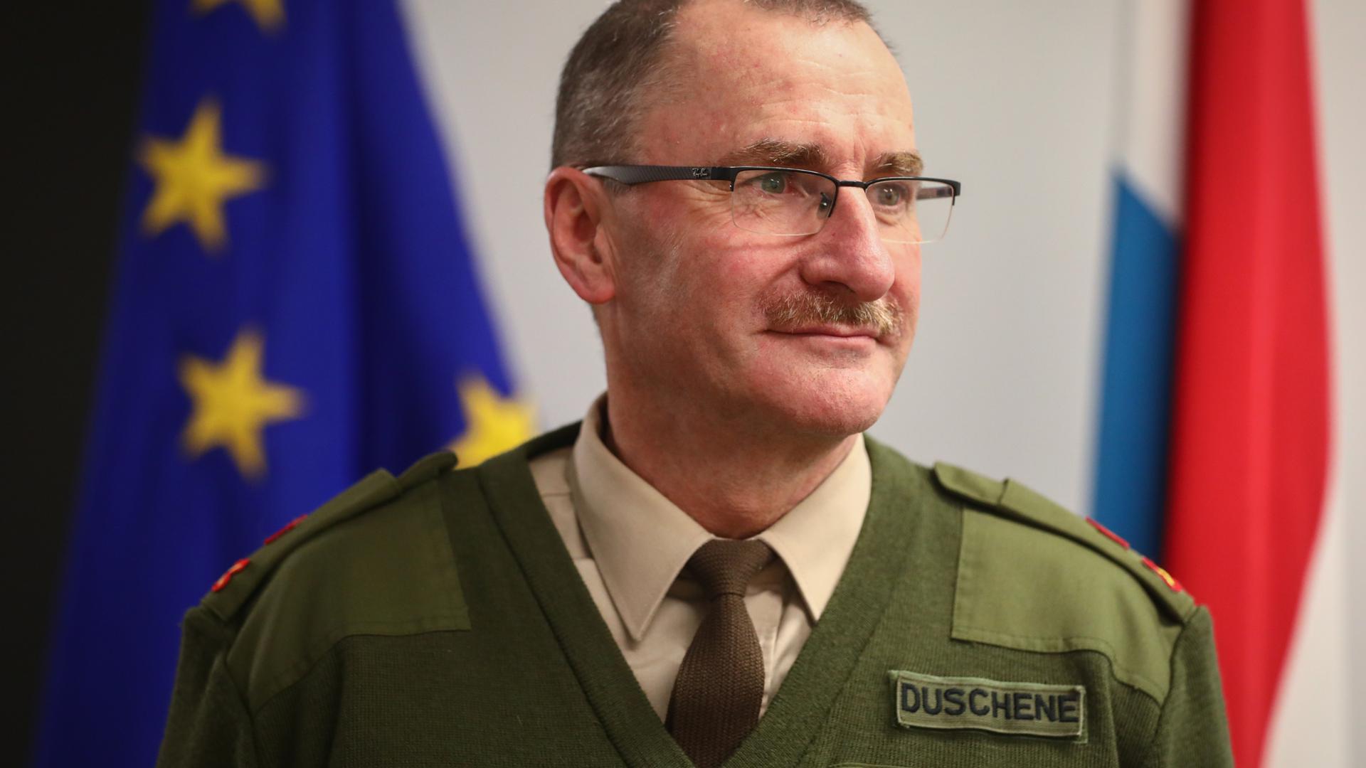 «Le sous-officier que M. Schleck doit remplacer (au BOI) est aussi membre actif d'un syndicat», assure le général Duschène et écarte l'idée d'incompatibilité du poste avec un engagement syndical.