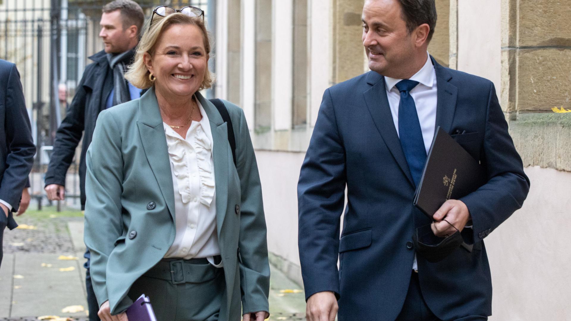 Contrairement à voilà dix jours, les visages devraient être plus graves cet après-midi.