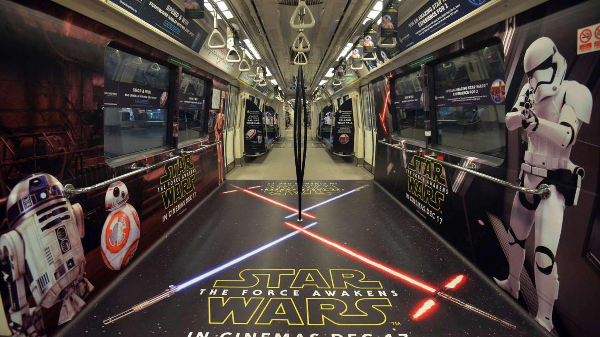Promotion du 7e opus Star Wars dans un train rapide à Singapour.