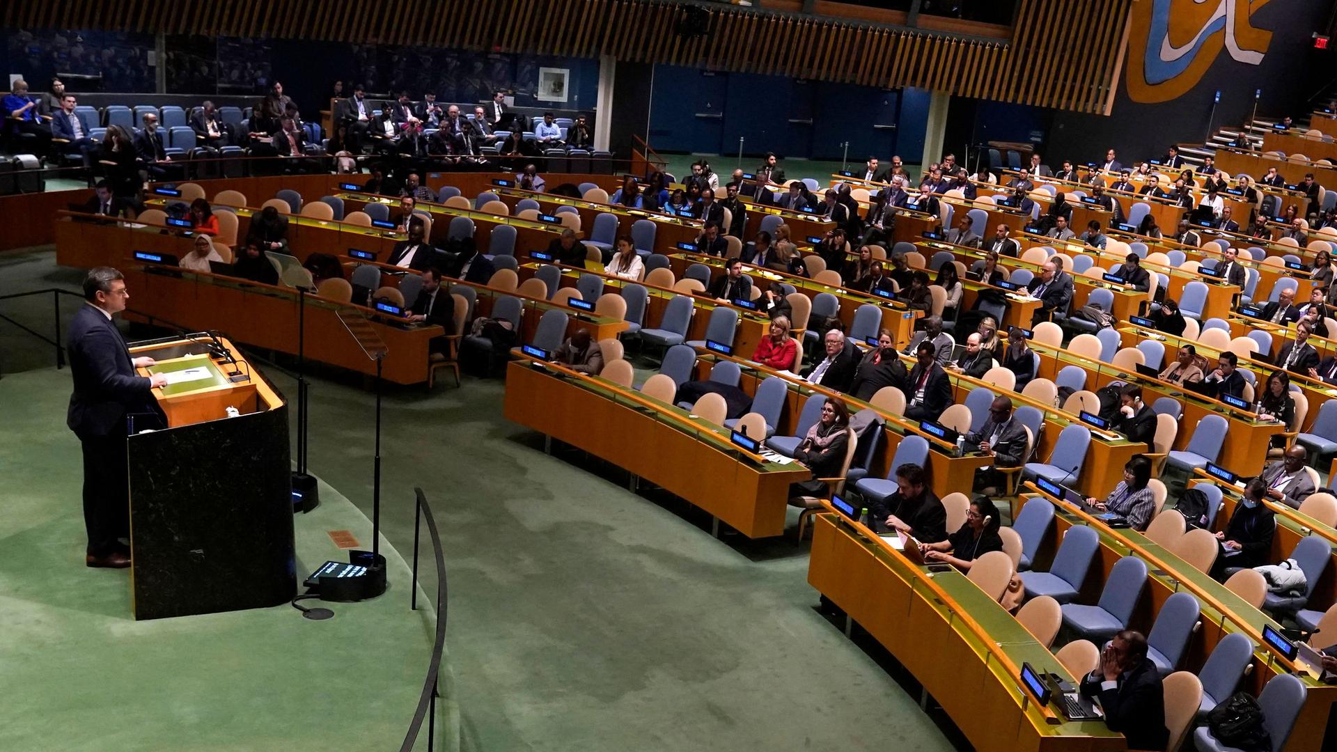 Le ministre ukrainien des Affaires étrangères, Dmytro Kuleba, lors de la onzième session extraordinaire d'urgence de l'Assemblée générale sur l'Ukraine, au siège de l'ONU à New York.
