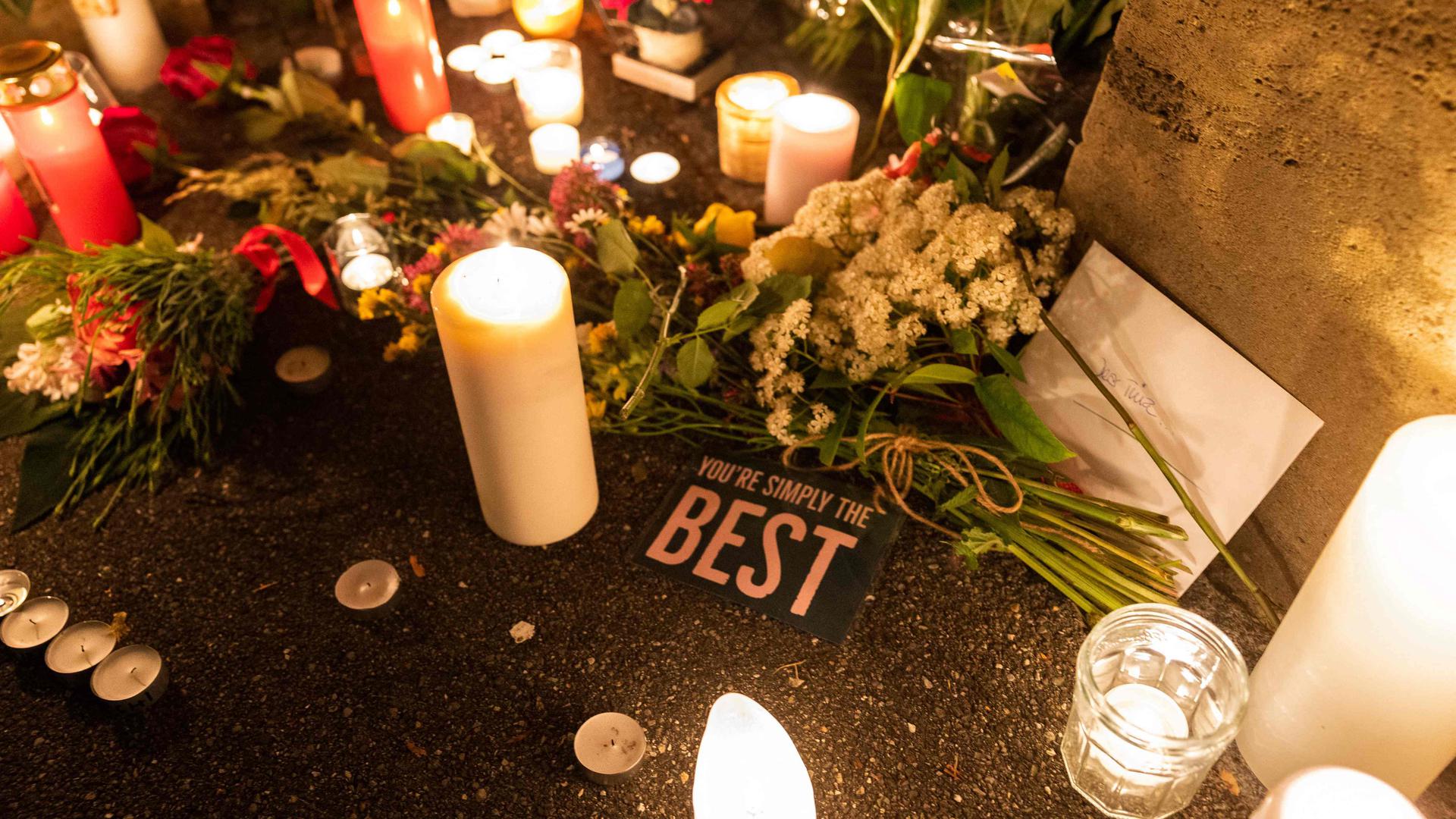 A photo shows flowers and candles layed outside the estate of late singer Tina Turner following the announcement of her death, in Kusnacht, Switzerland, on early May 25, 2023. Rock legend Tina Turner, the growling songstress who electrified audiences from the 1960s and went on to release hit records across five decades, has died at the age of 83 at the age of 83, a statement announced on May 24, 2023. (Photo by ARND WIEGMANN / AFP)