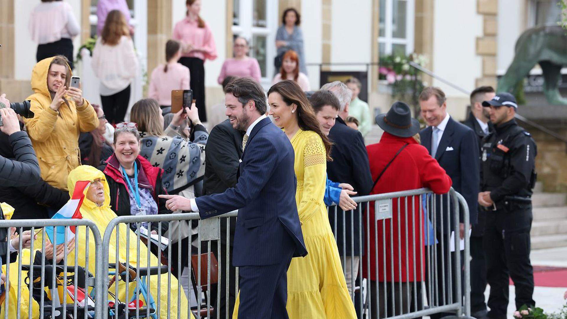 Le prince Félix, et son épouse la princesse Claire, lors du mariage civil de sa sœur la princesse Alexandra le samedi 22 avril dernier.