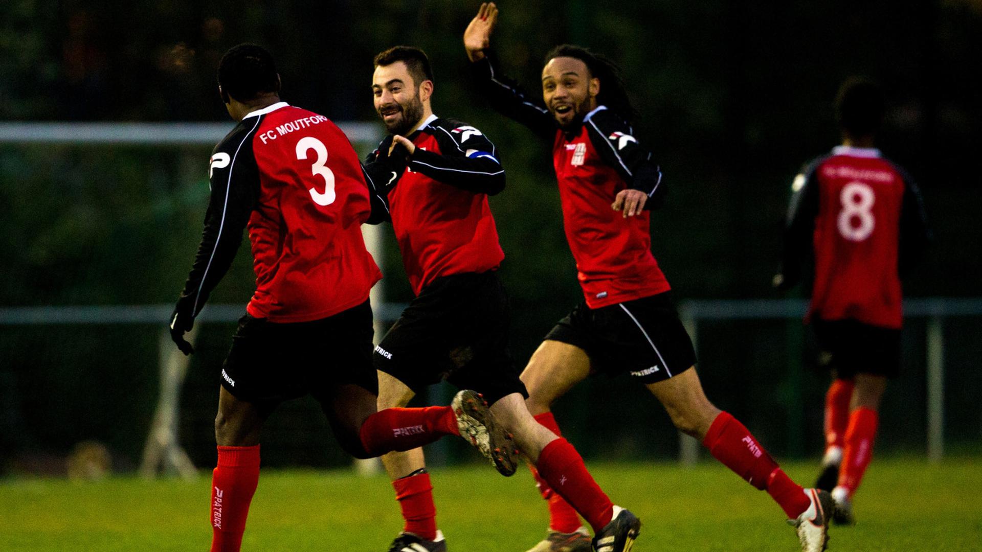Patrick Njia et Moutfort jubilent.  