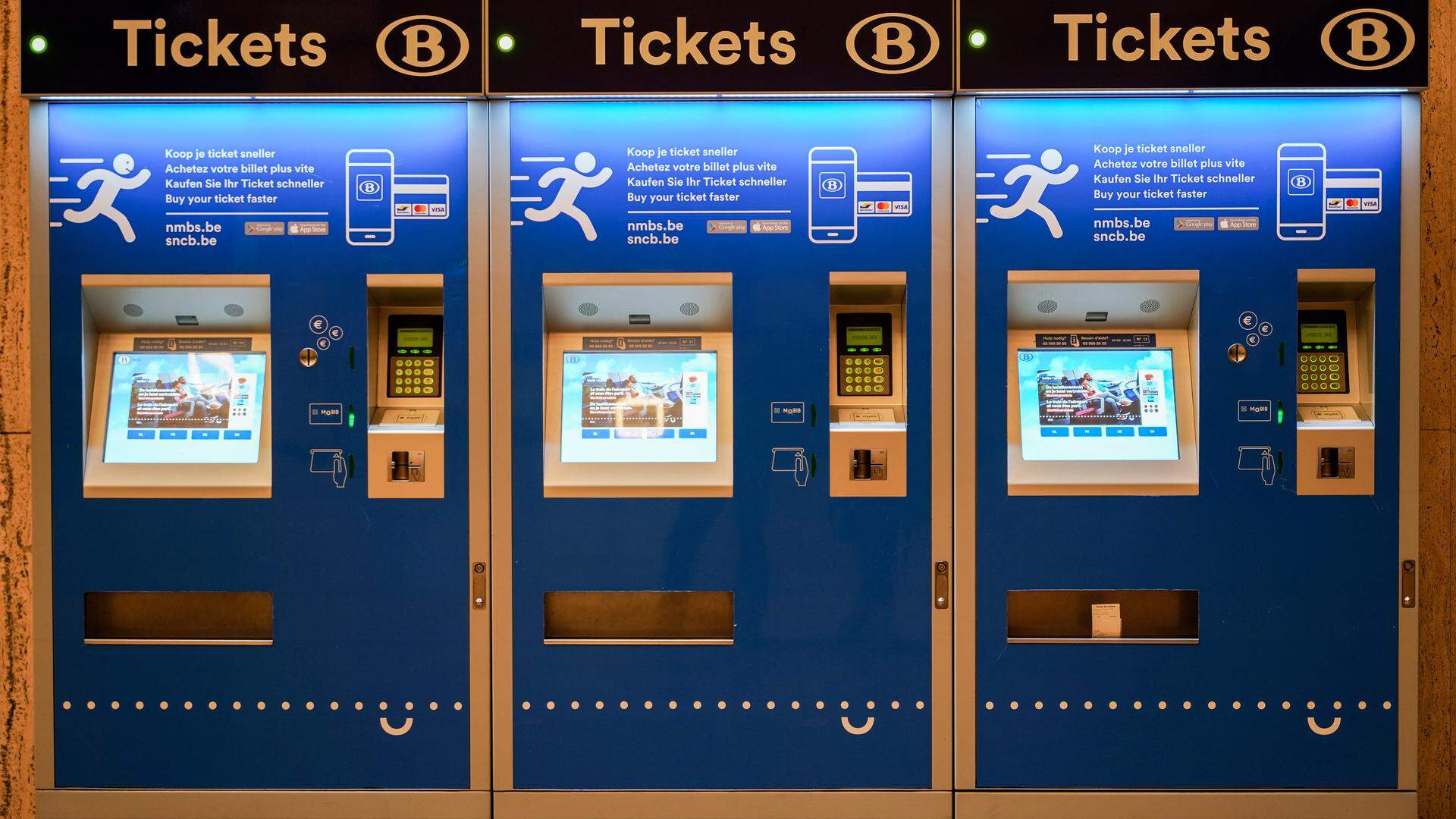La SNCB indique qu'il est toujours possible d'acheter un billet de transport en liquide, via les guichets, les automates ou via le site web ou l'application de la SNCB.