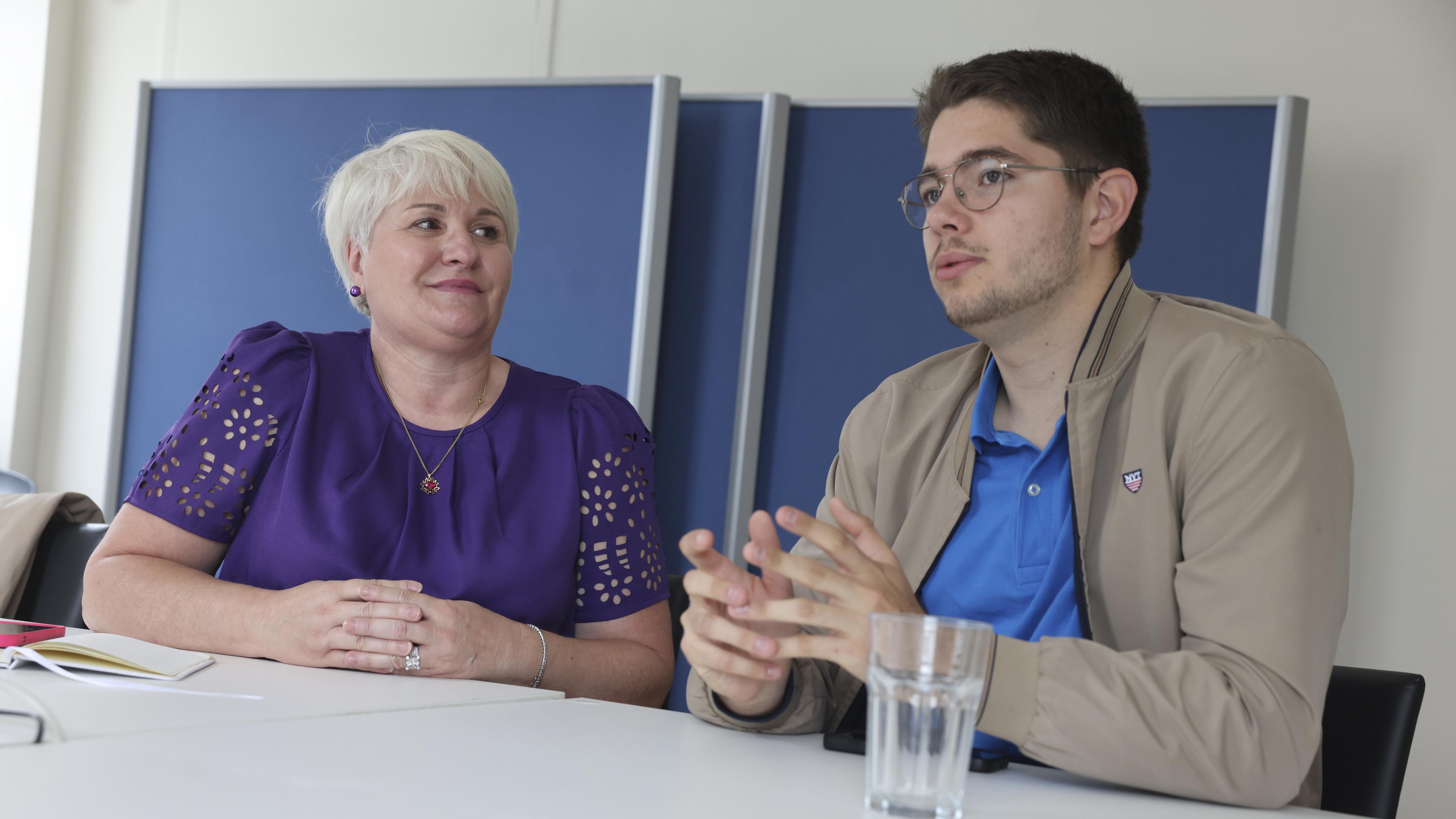 Marie-Ange Neu et Sam Elsey ont mené une campagne pour intéresser les jeunes à l’Union européenne.