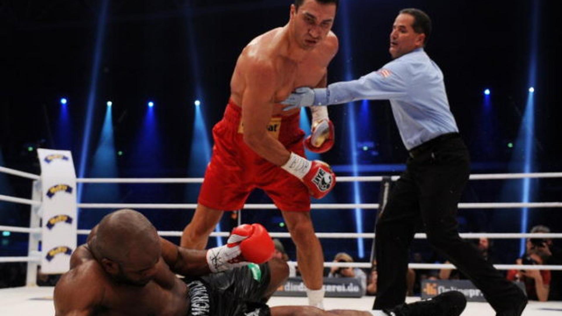 Klitschko, 35 ans, est venu à bout de Mormeck en le précipitant au tapis d'un enchaînement de coups au 4e round