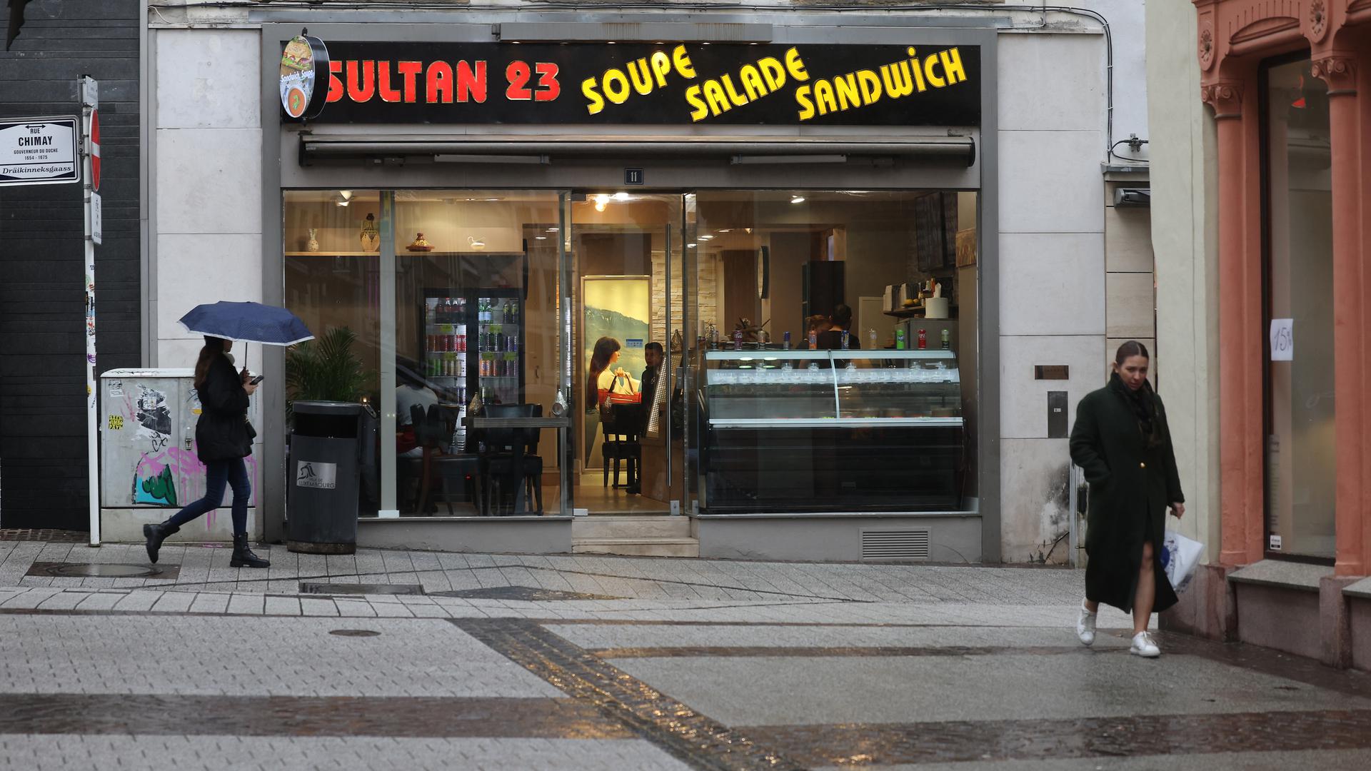 Sultan 23 dans la rue Chimay est une succursale du Snack Istanbul voisin.