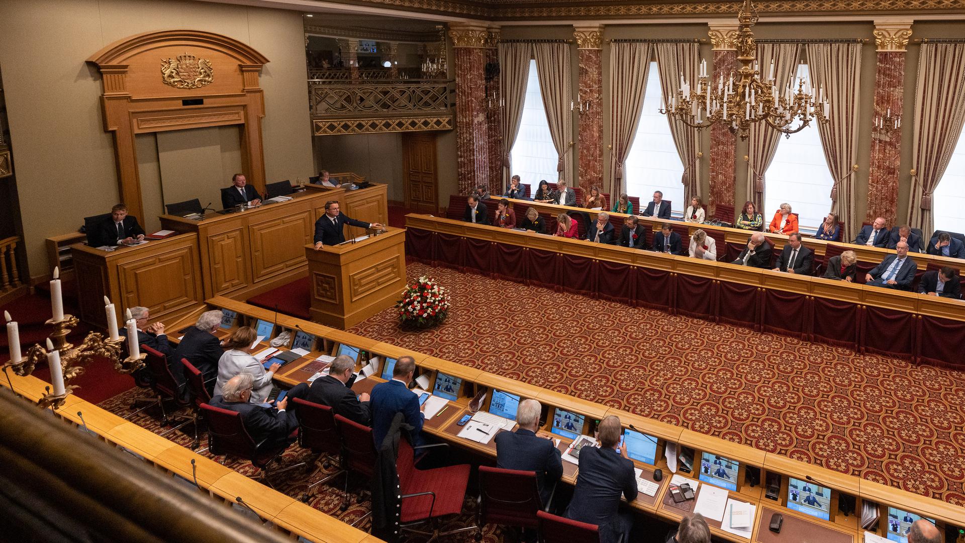 Tout déplacement dans le cadre d'organisations internationales, dont l'APF, doit être approuvé par le bureau de la Chambre des députés.