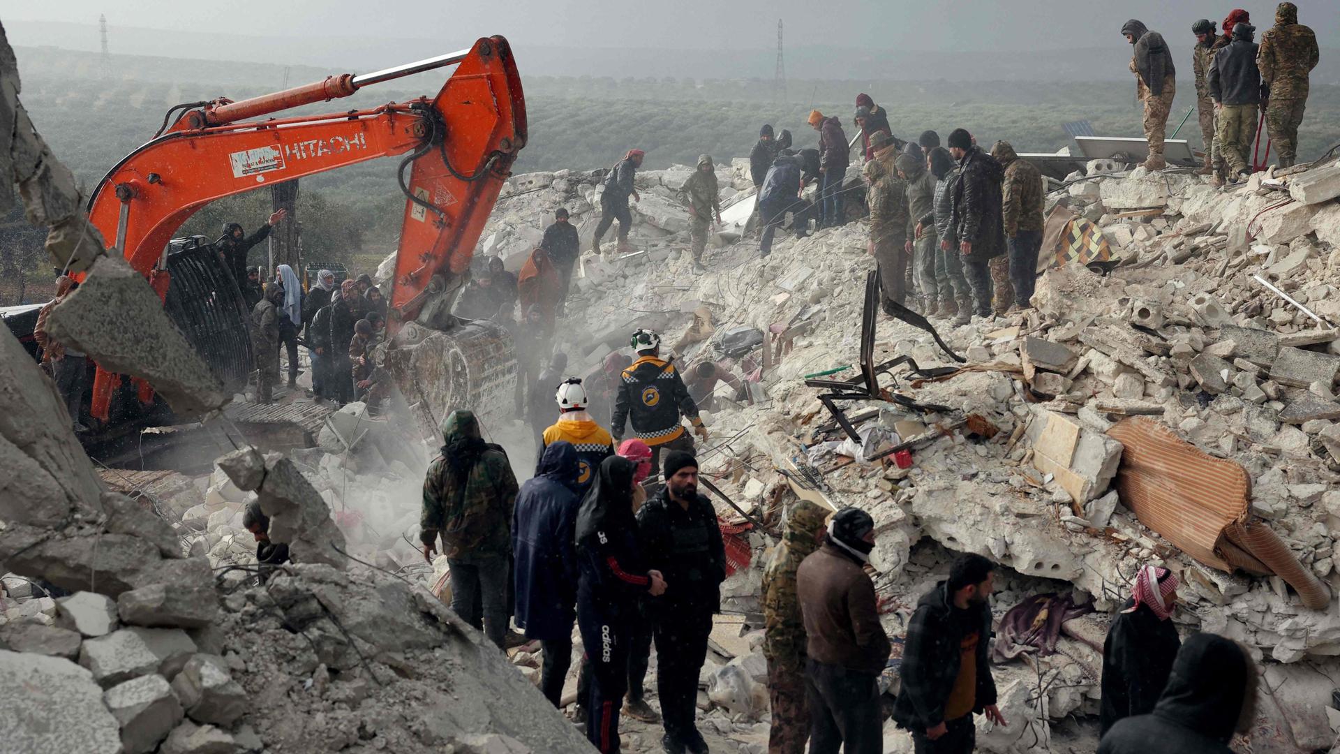 Rien qu'en Turquie, on estime à 5.000 le nombre d'immeubles effondrés suite au séisme.