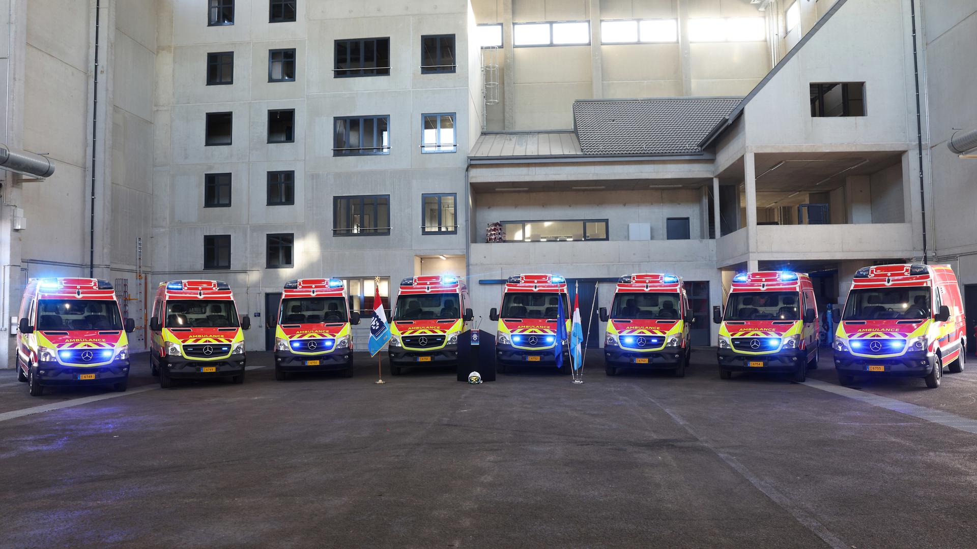 Le 15 décembre, le CGDIS a remis huit ambulances à LUkraine.