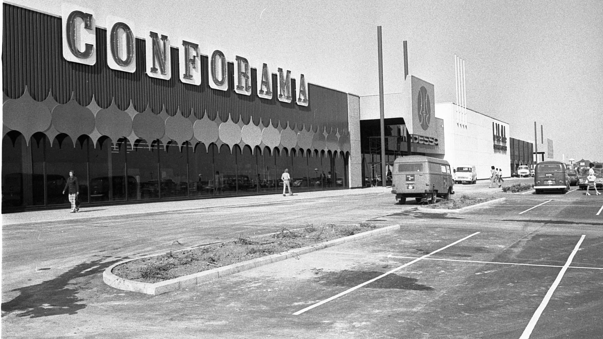 En 1988, aucune extension du bâtiment n'étant autorisée, le magasin Conforama est relogé sur un terrain attenant à Belle Étoile.
