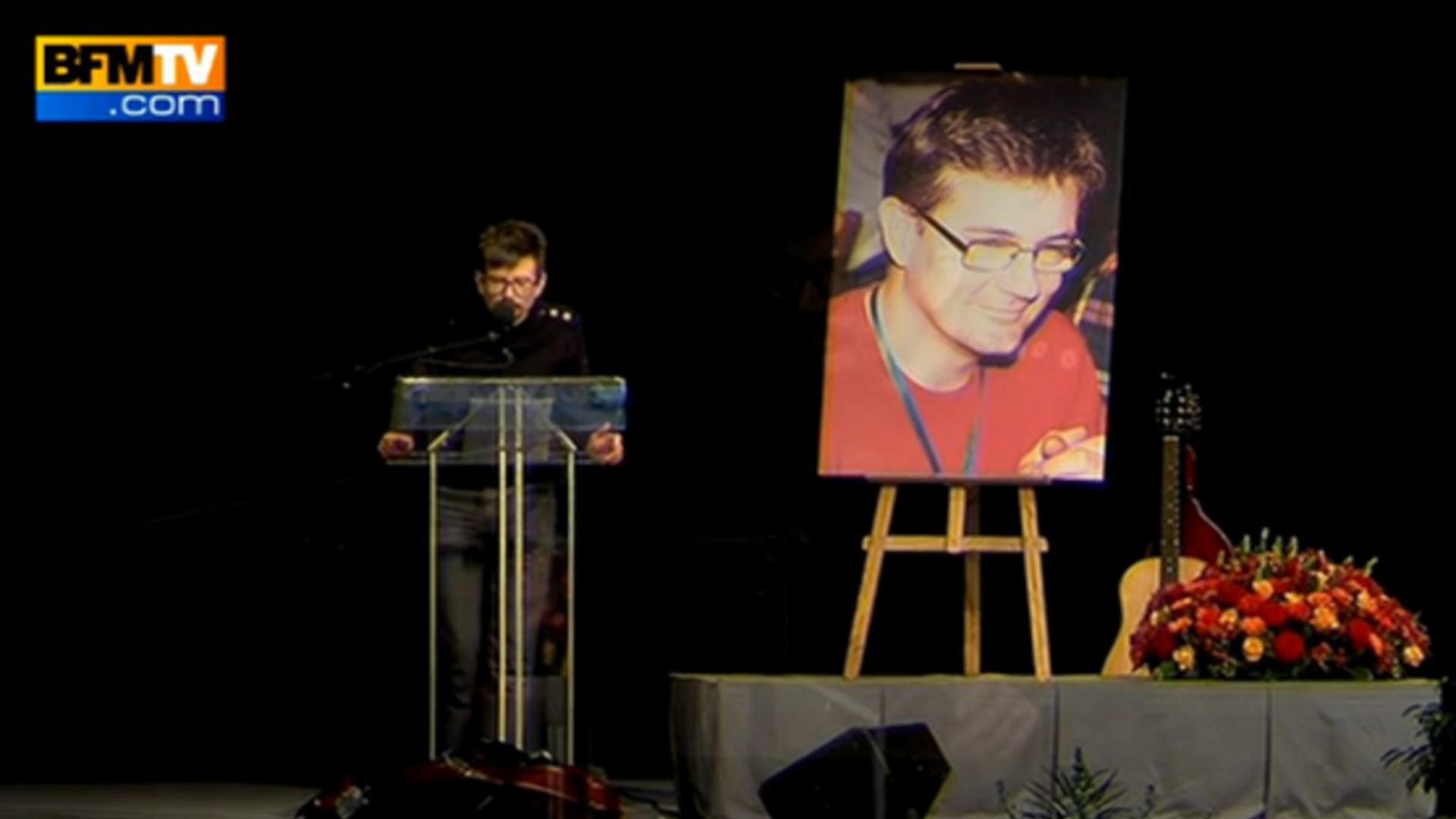 Luz rendant hommage à son ami Stéphane Charbonnier, dit Charb