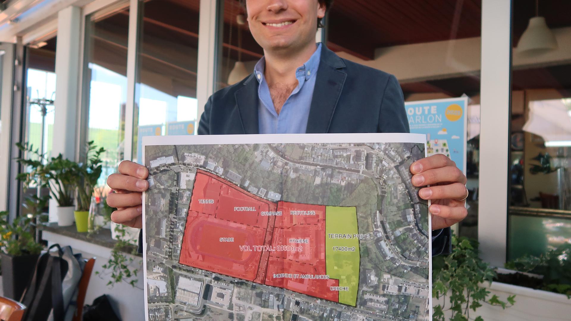 83% de la surface du futur quartier (en rouge sur la carte) est la propriété de la Ville de Luxembourg. La ligne droite à la base du rectangle représente la route d'Arlon.
