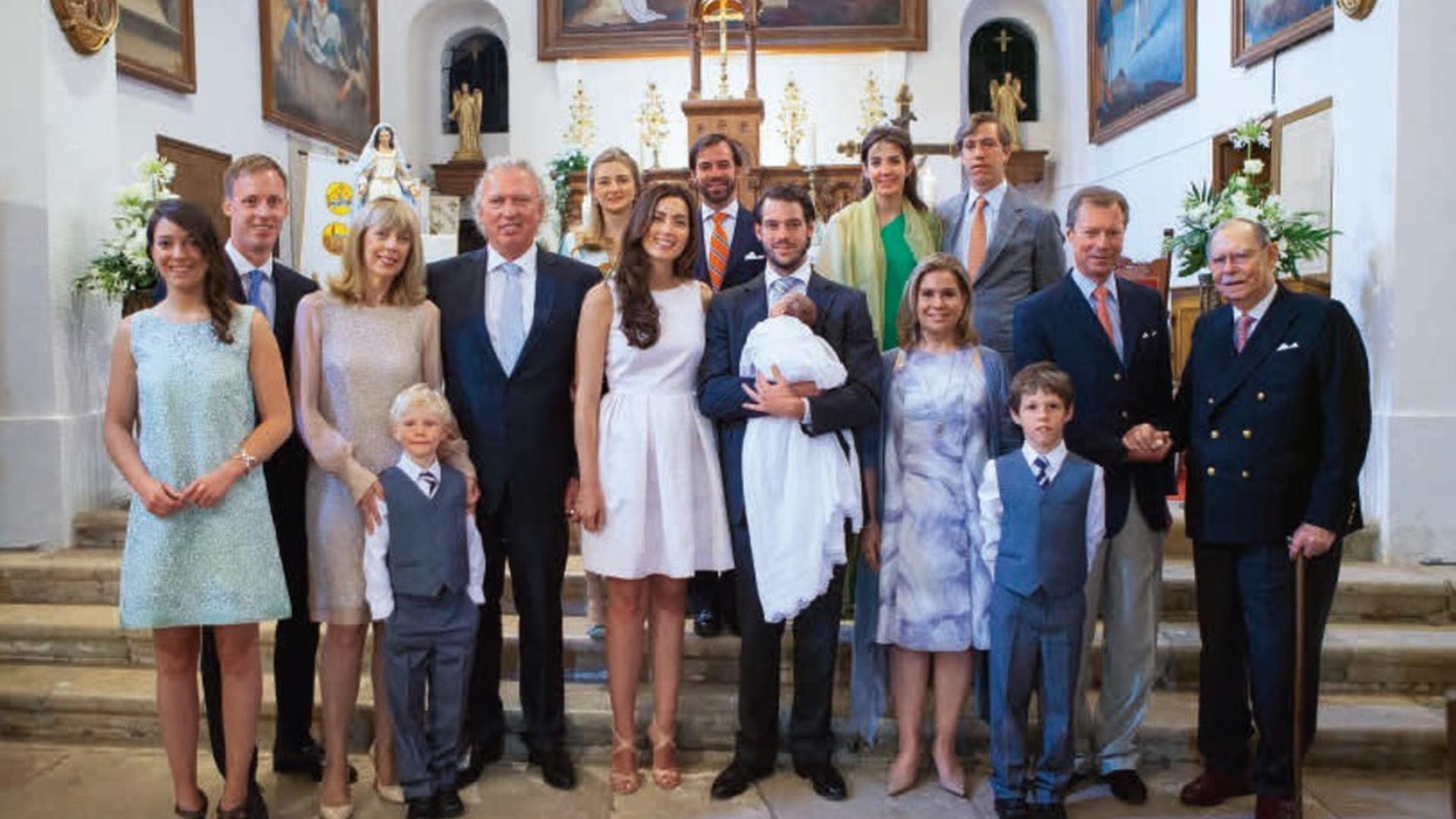 Familienfoto bei der Taufe von Prinzessin Amalia im Juli dieses Jahres in der Kapelle von Saint-Ferréd im französischen Lorgues.