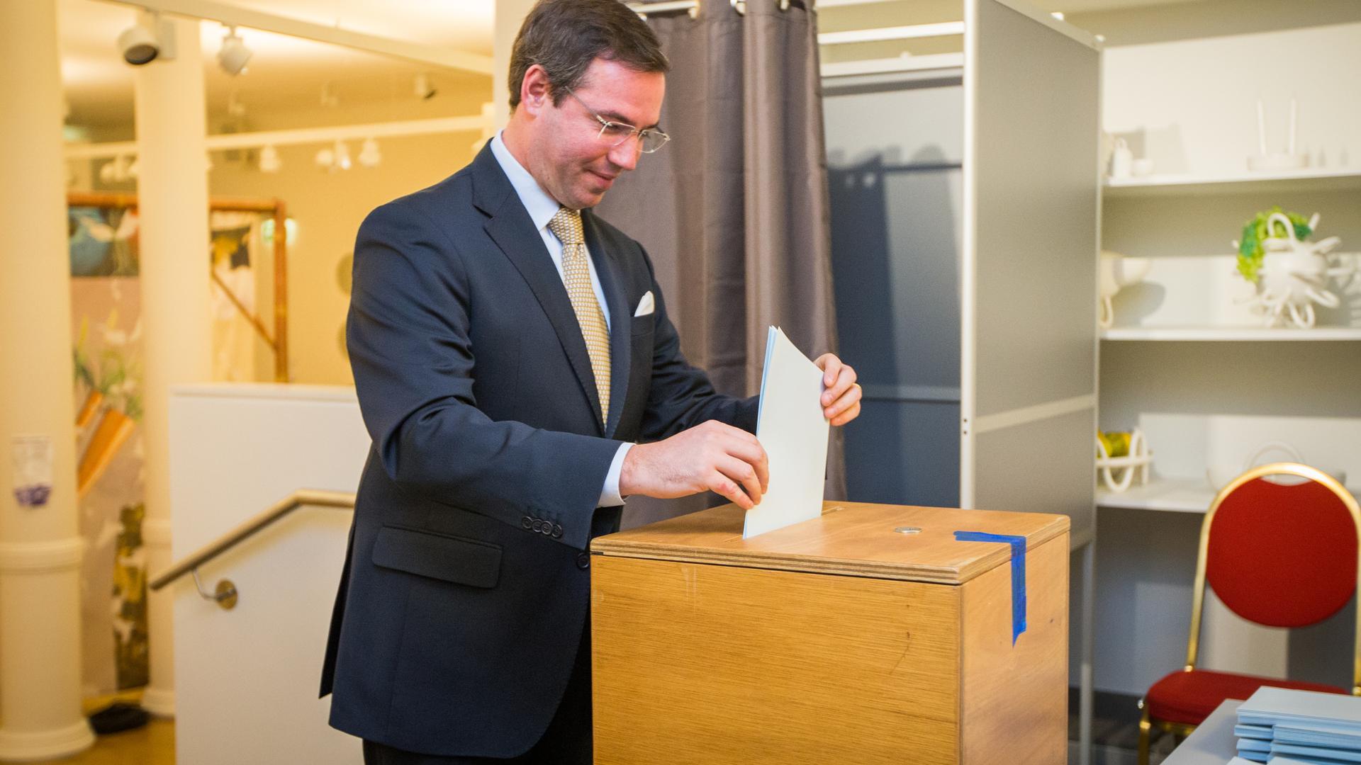 La famille grand-ducale a voté! Au bureau de vote du Cercle Cité, à Luxembourg-ville.
