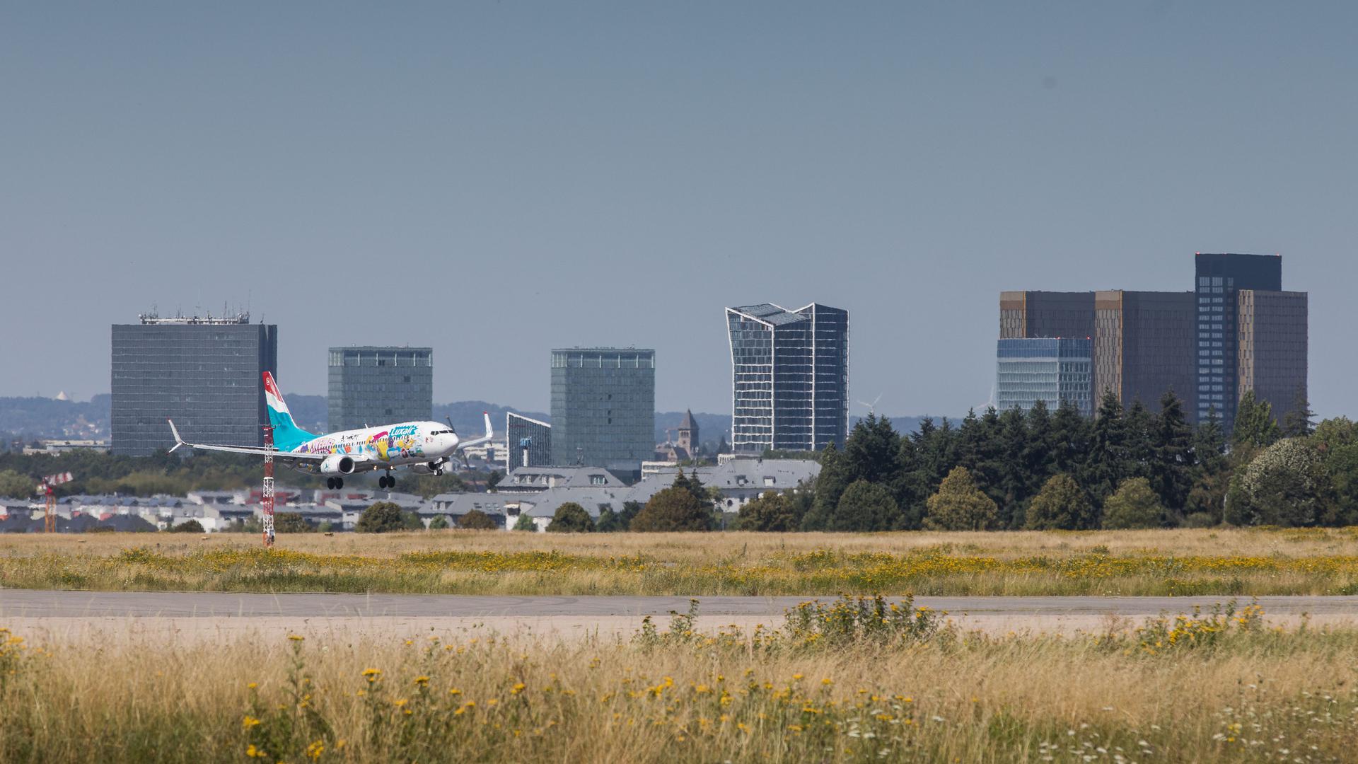 Un jet Luxair atterrit à l'aéroport du Findel.