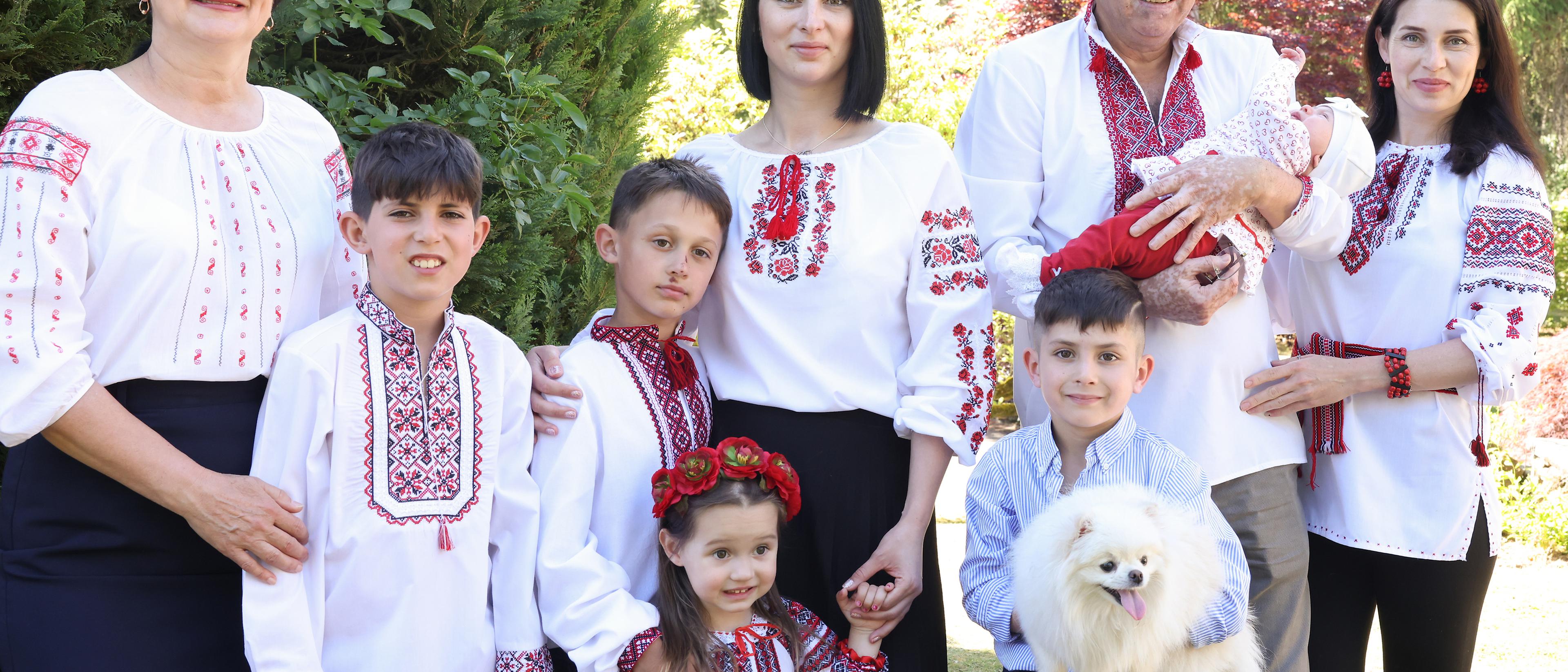 Les huit membres de la famille d'Oksana (à droite) ont emménagé dans une maison de maître à Bridel. Pendant ce temps, le Luxembourg a vu un bébé ukrainien naître sur son sol. 