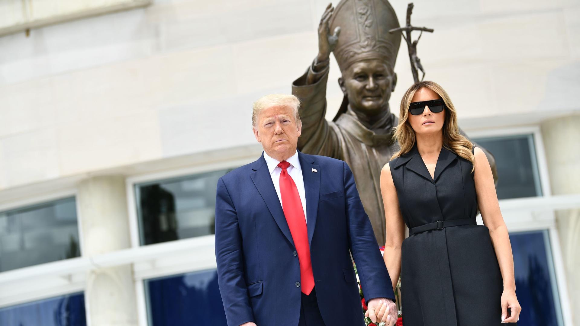 La venue du president Trump et son épouse au Saint John Paul II National Shrine n'a pas réussi à redorer le blason du président US.