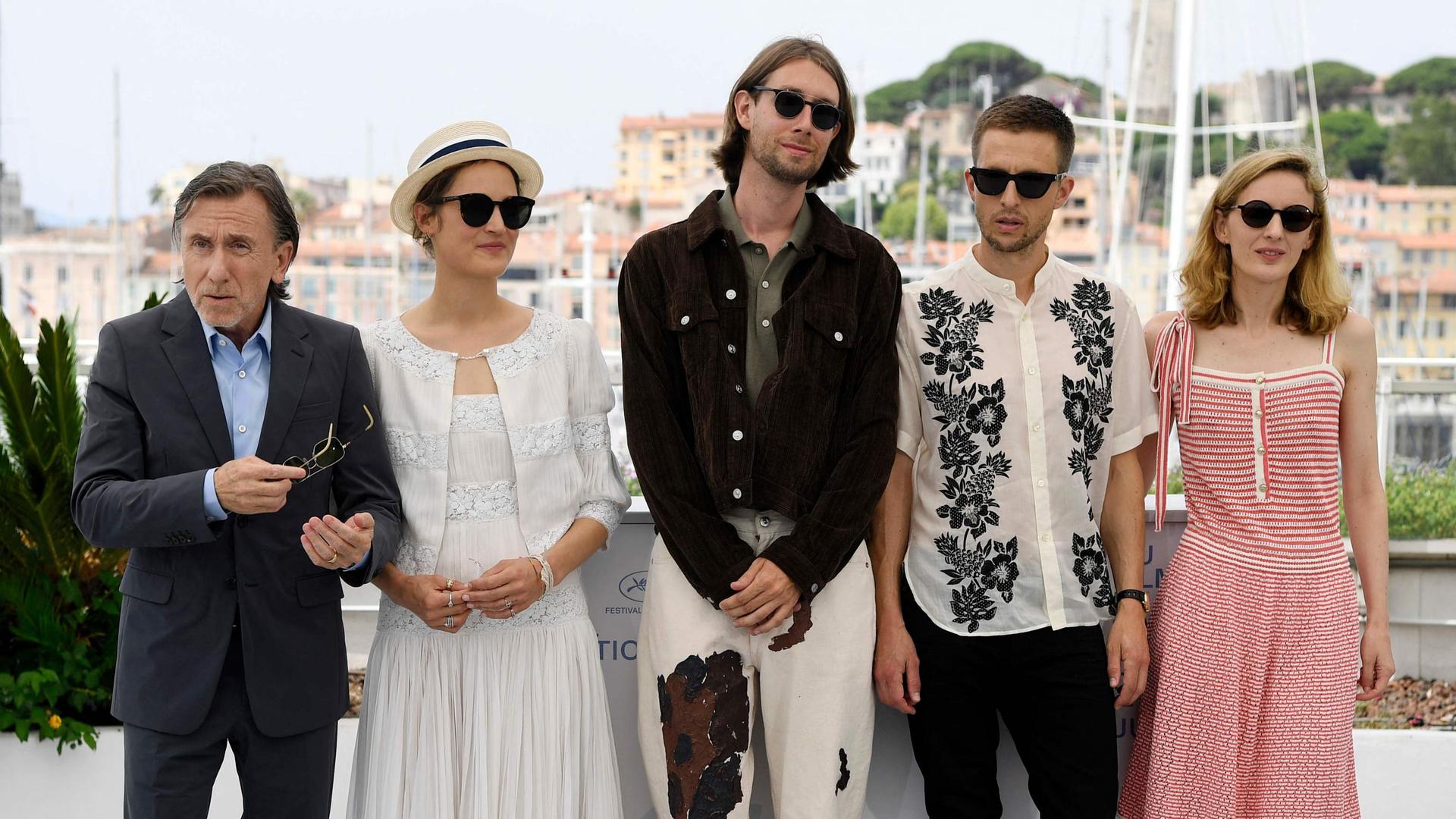 (fromL) British actor Tim Roth, Luxembourg actress Vicky Krieps, Swedish actor Hampus Nordenson, Norwegian actor Anders Danielsen Lie and French director Mia Hansen-Love pose  during a photocall for the film "Bergman Island" at the 74th edition of the Cannes Film Festival in Cannes, southern France, on July 12, 2021. (Photo by CHRISTOPHE SIMON / AFP)