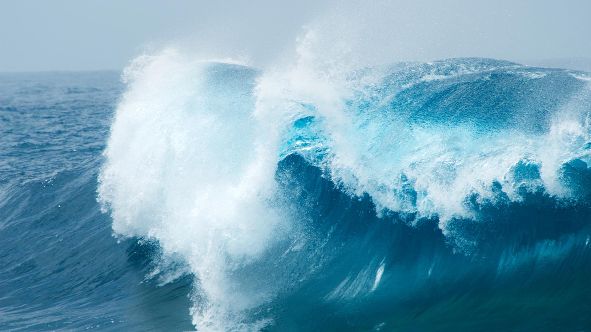 La montée des eaux  favorise les vagues de submersion et les tempêtes.