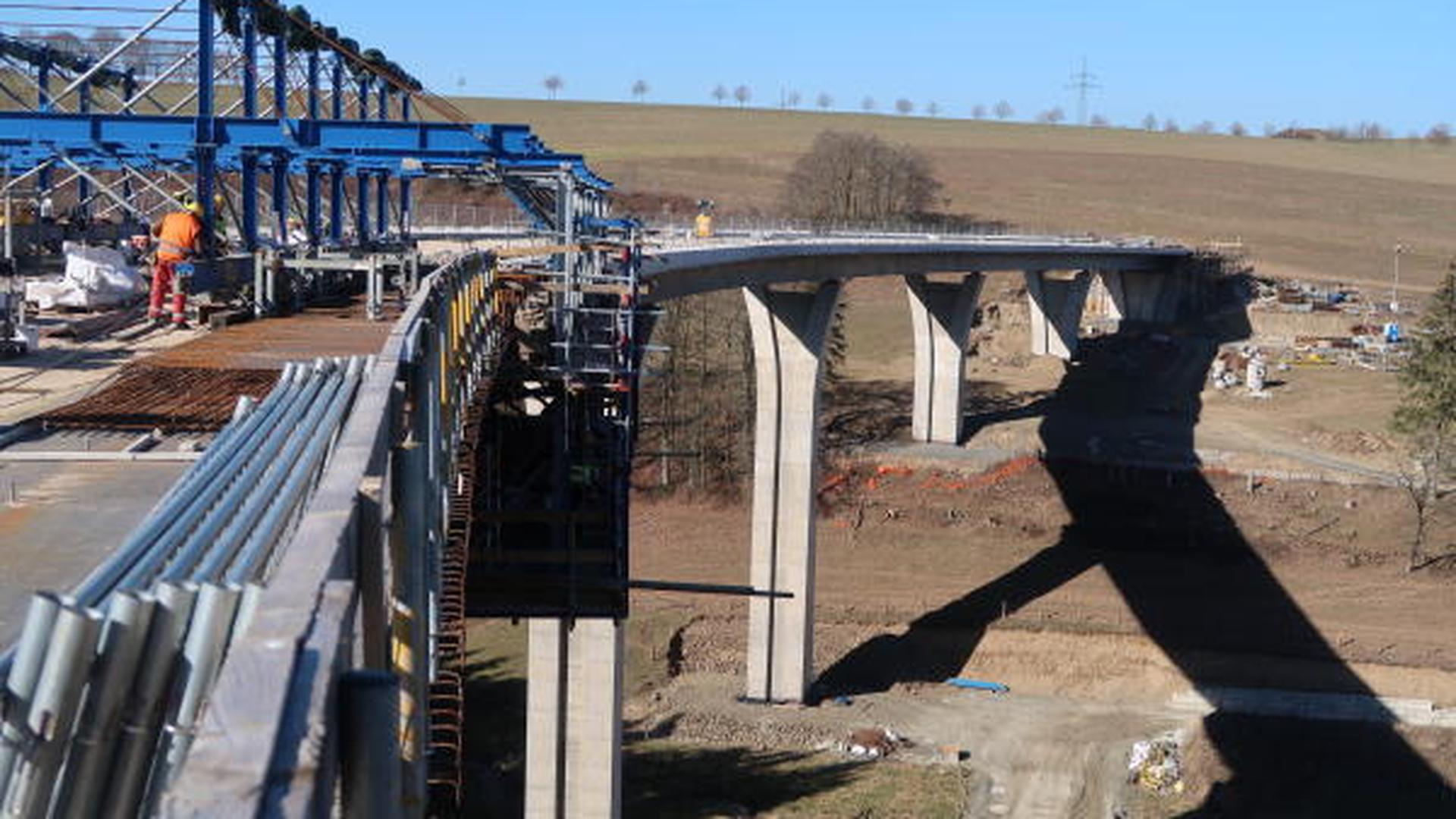 La construction du viaduc d'Ibrich, ici en 2019, représentait la pièce maîtresse du premier tronçon de la Transversale.