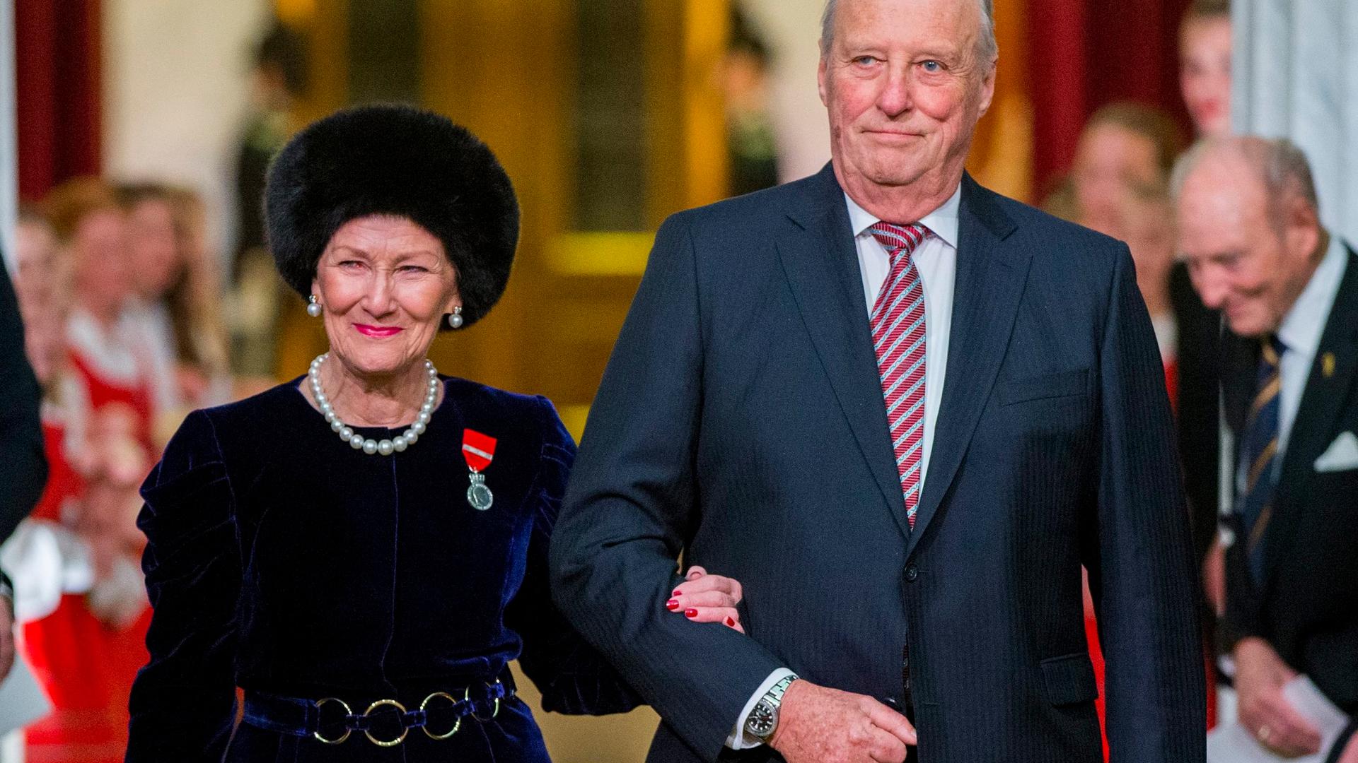 ... et le toi Harald V et la reine Sonja de Norvège...