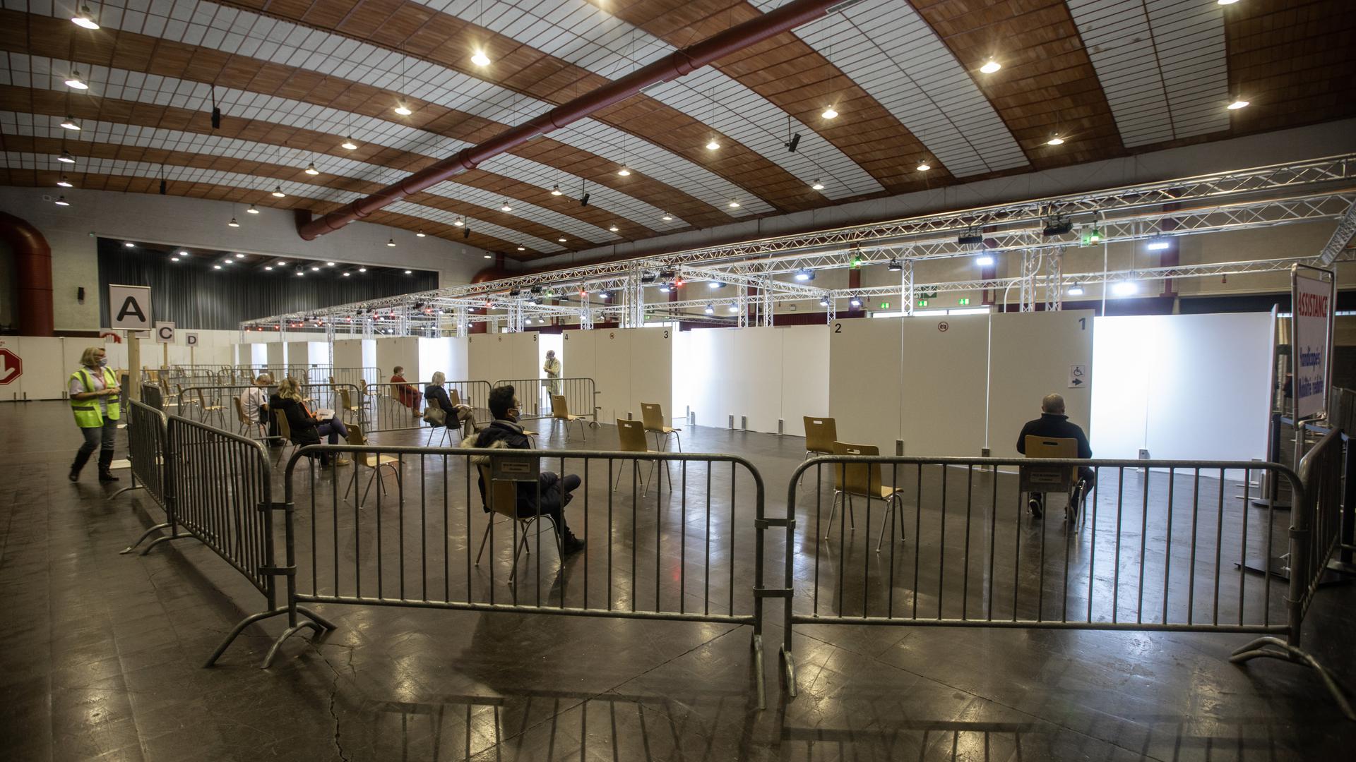 Rien qu'au Hall Victor-Hugo, seize lignes de vaccinations peuvent être activées. Avec un médecin et un personnel infirmier à chaque fois. Cela en fait du monde à mobiliser.