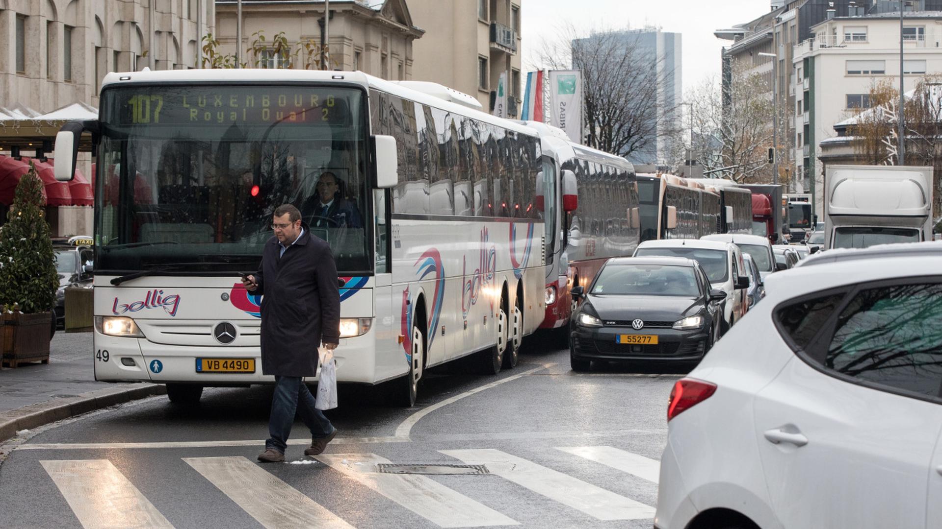 Le tram devrait aider à mettre fin au chaos quotidien des bus dans le centre-ville.