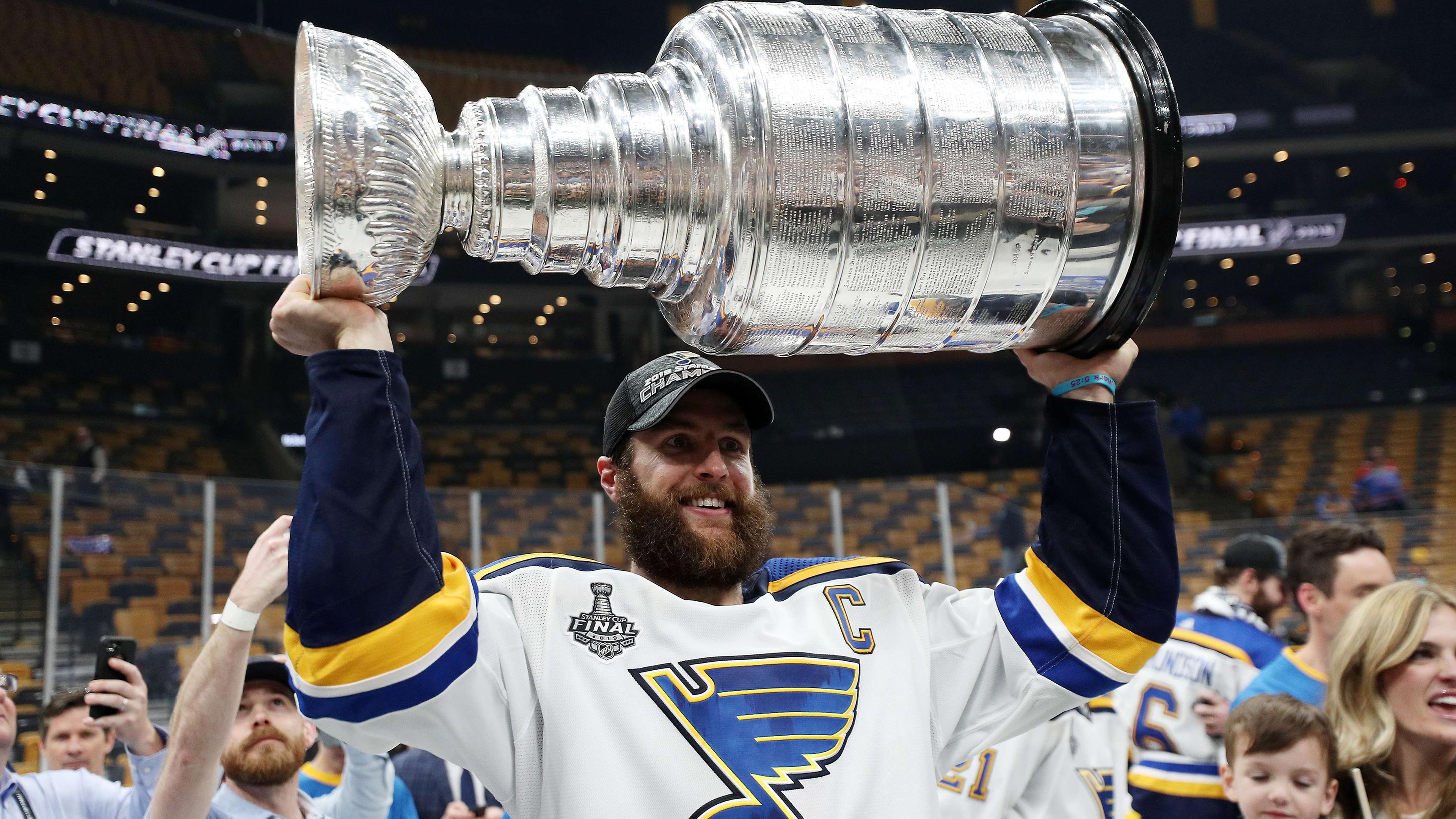 NHL : Saint-Louis remporte sa première Coupe Stanley