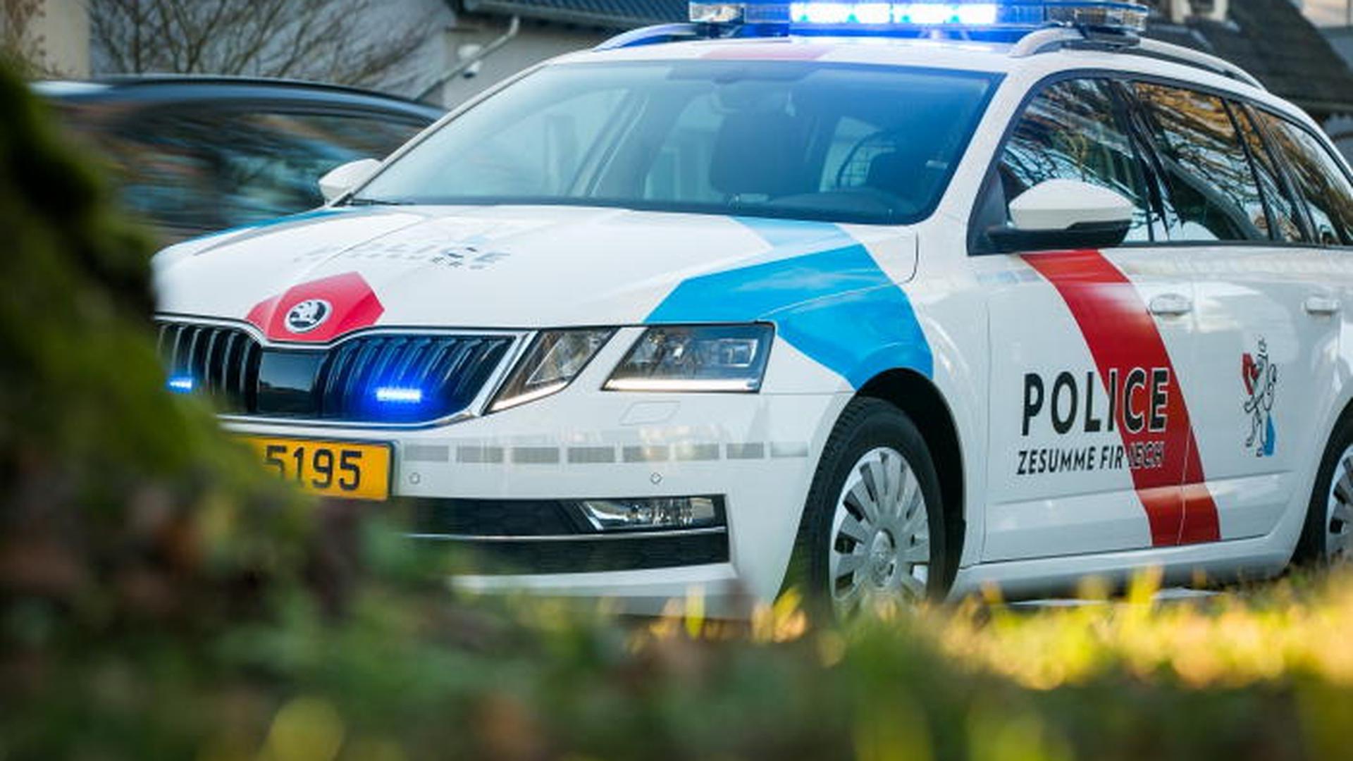 Les policiers parlent luxembourgeois et peuvent toujours être identifiés, prévient la police. 