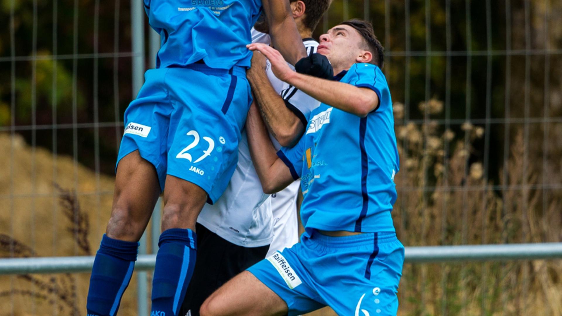 Sanem (en bleu) - Wormeldange 3-1 - Bachir Kaba.